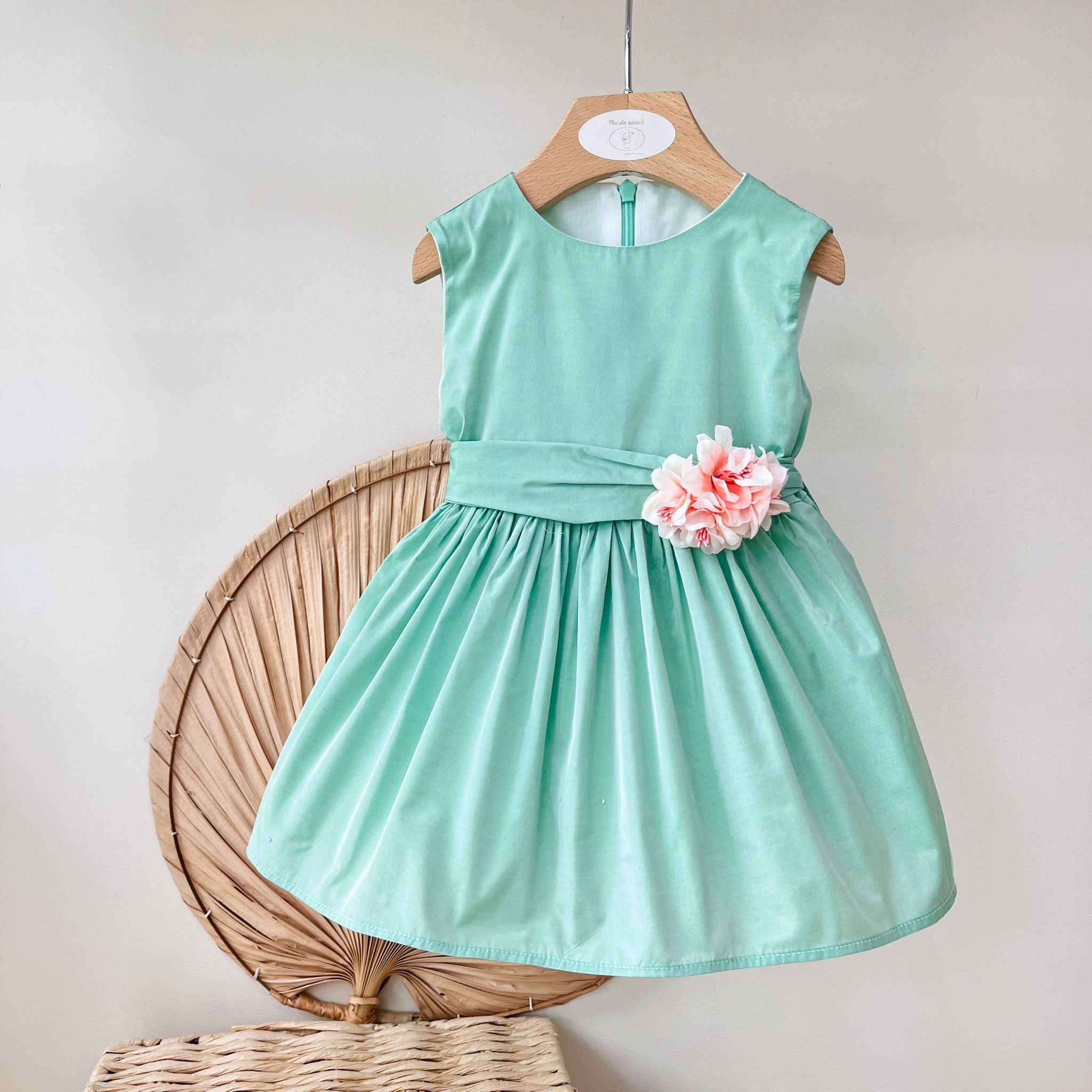 ABITO CERIMONIALE VERDE E FIORE PESCO - Noi da piccoli