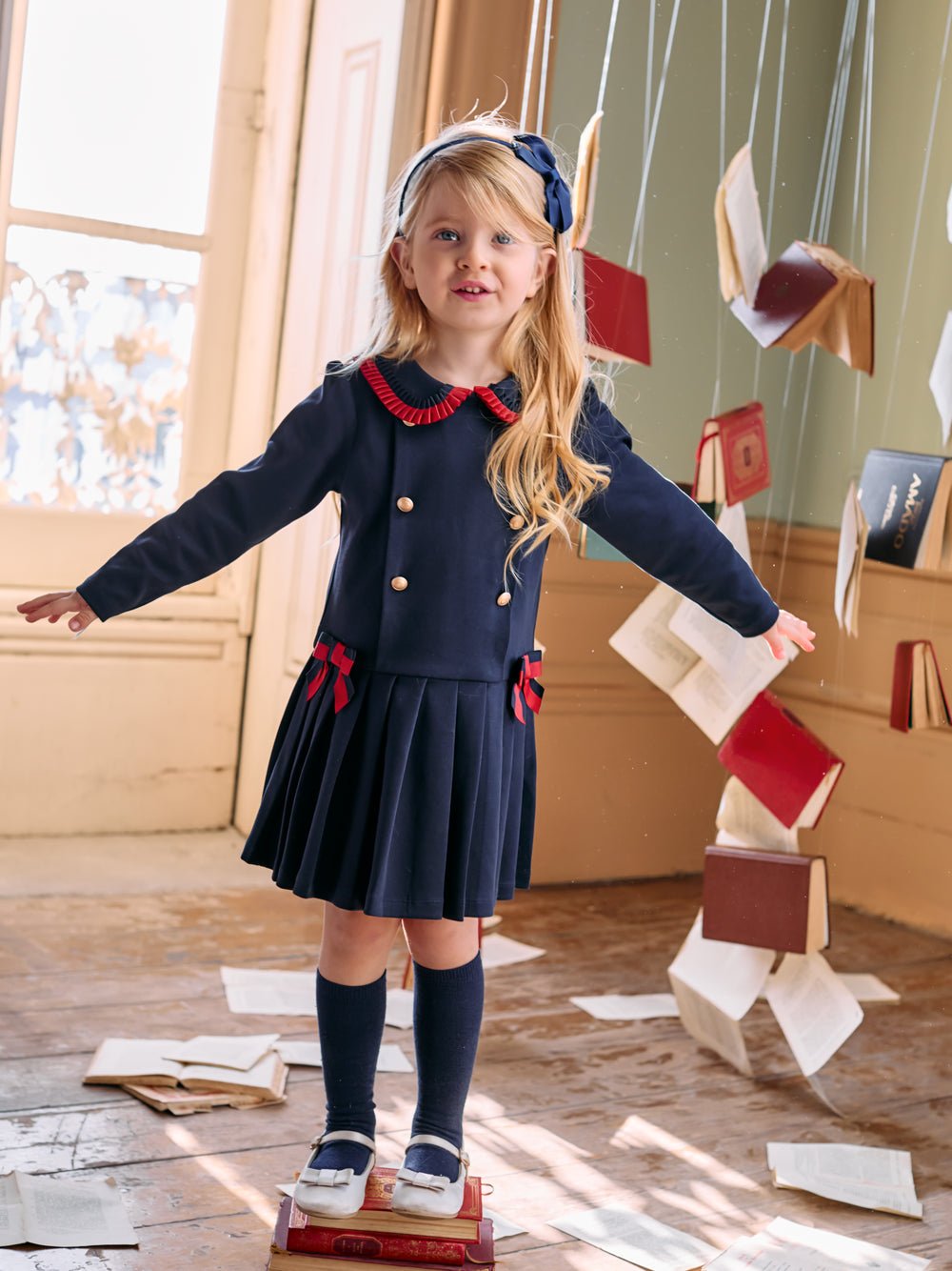 ABITO IN CALDO COTONE CON BOTTONCINI IN ORO E FIOCCHETTI MARINO - Noi da piccoli