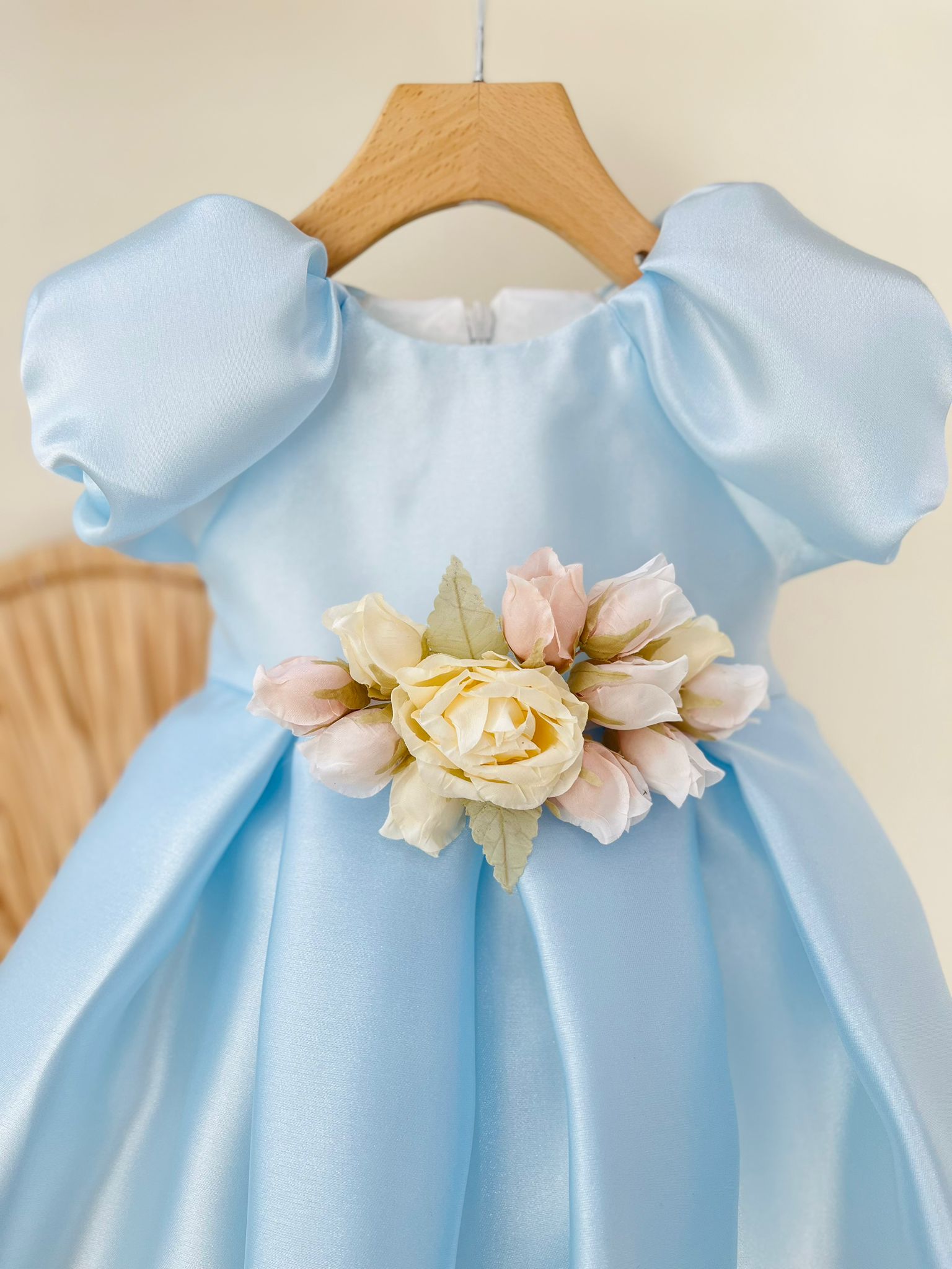 ABITO IN RASO CIELO CON FIORI - Noi da piccoli