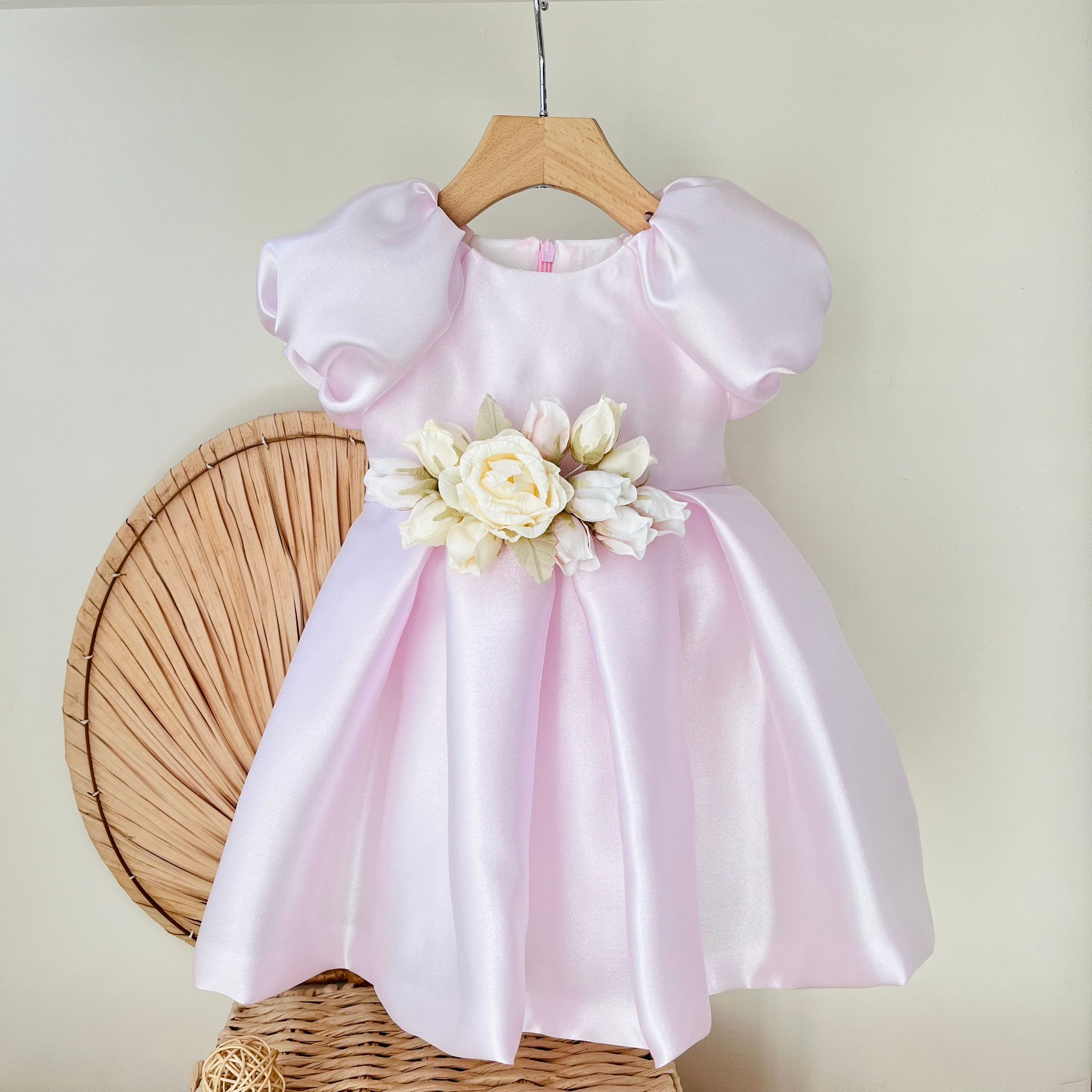 ABITO IN RASO ROSA CON FIORI - Noi da piccoli