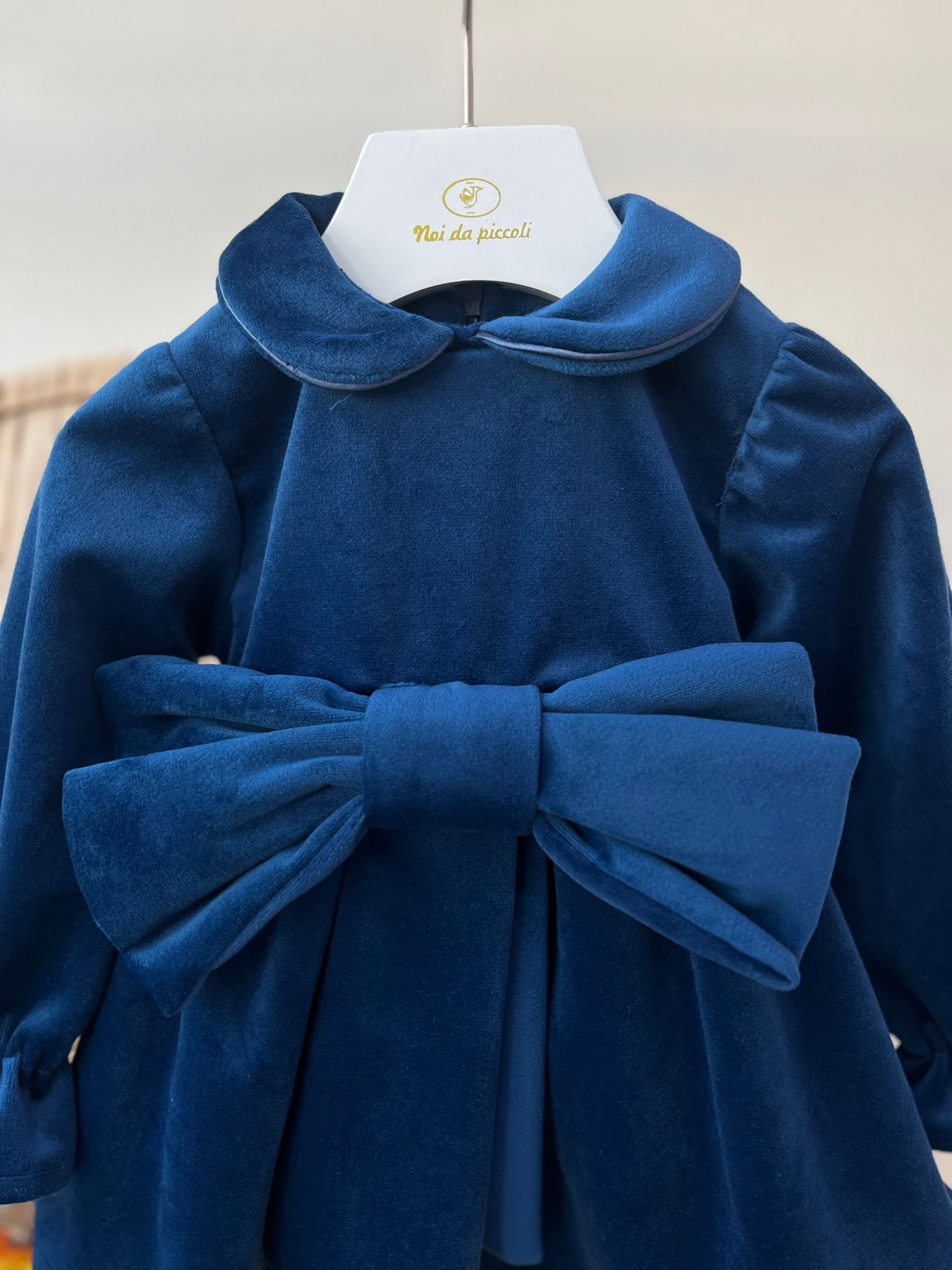 ABITO IN VELLUTO A MANICA LUNGO CON FIOCCO BLU - Noi da piccoli