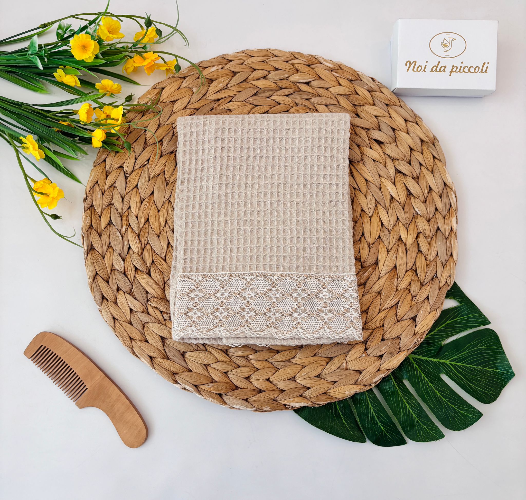 ASCIUGAMANO PURO COTONE CON RICAMI CREMA - Noi da piccoli