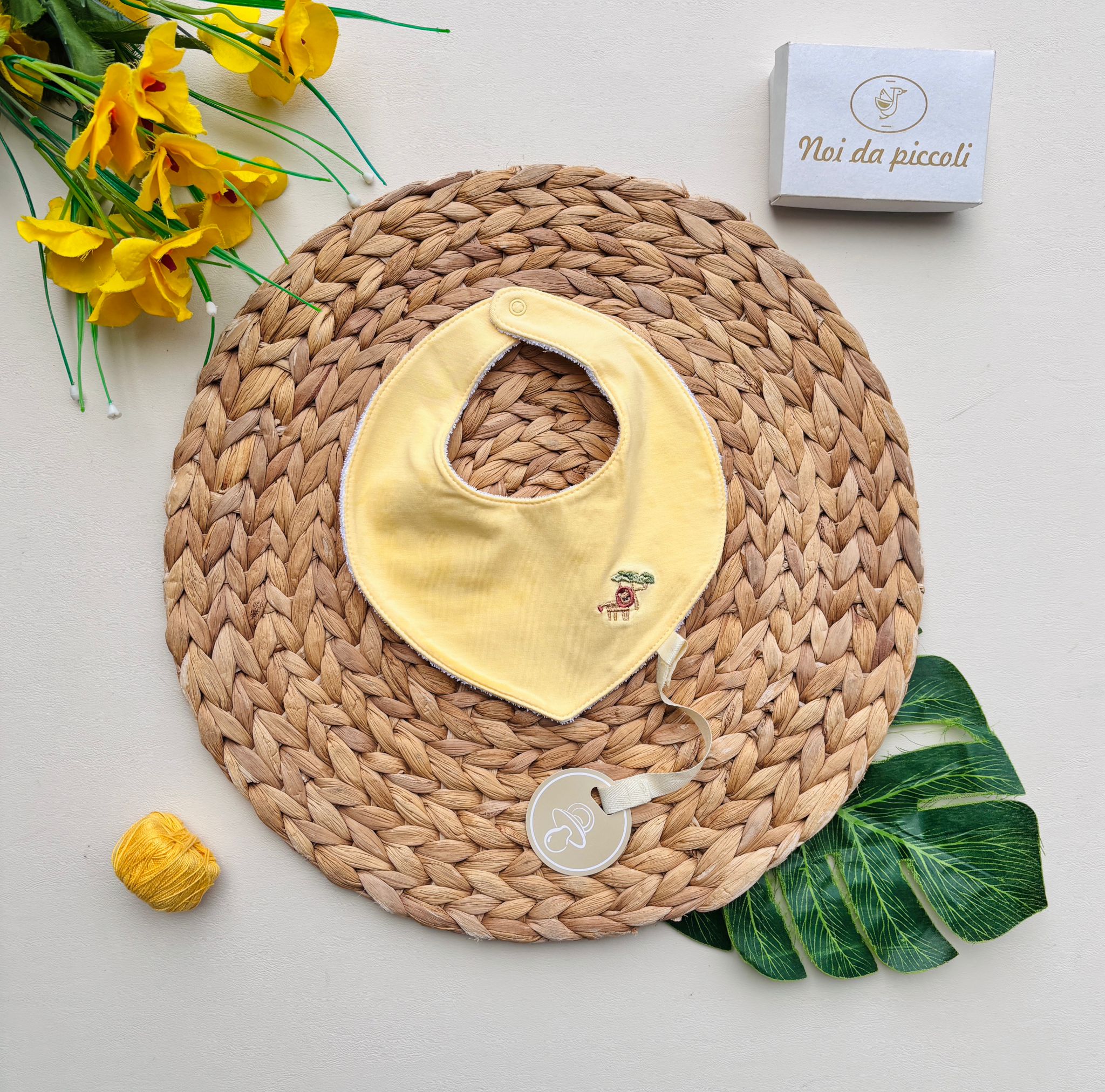 BAVETTA IN COTONE CON LEONCINO GIALLO
