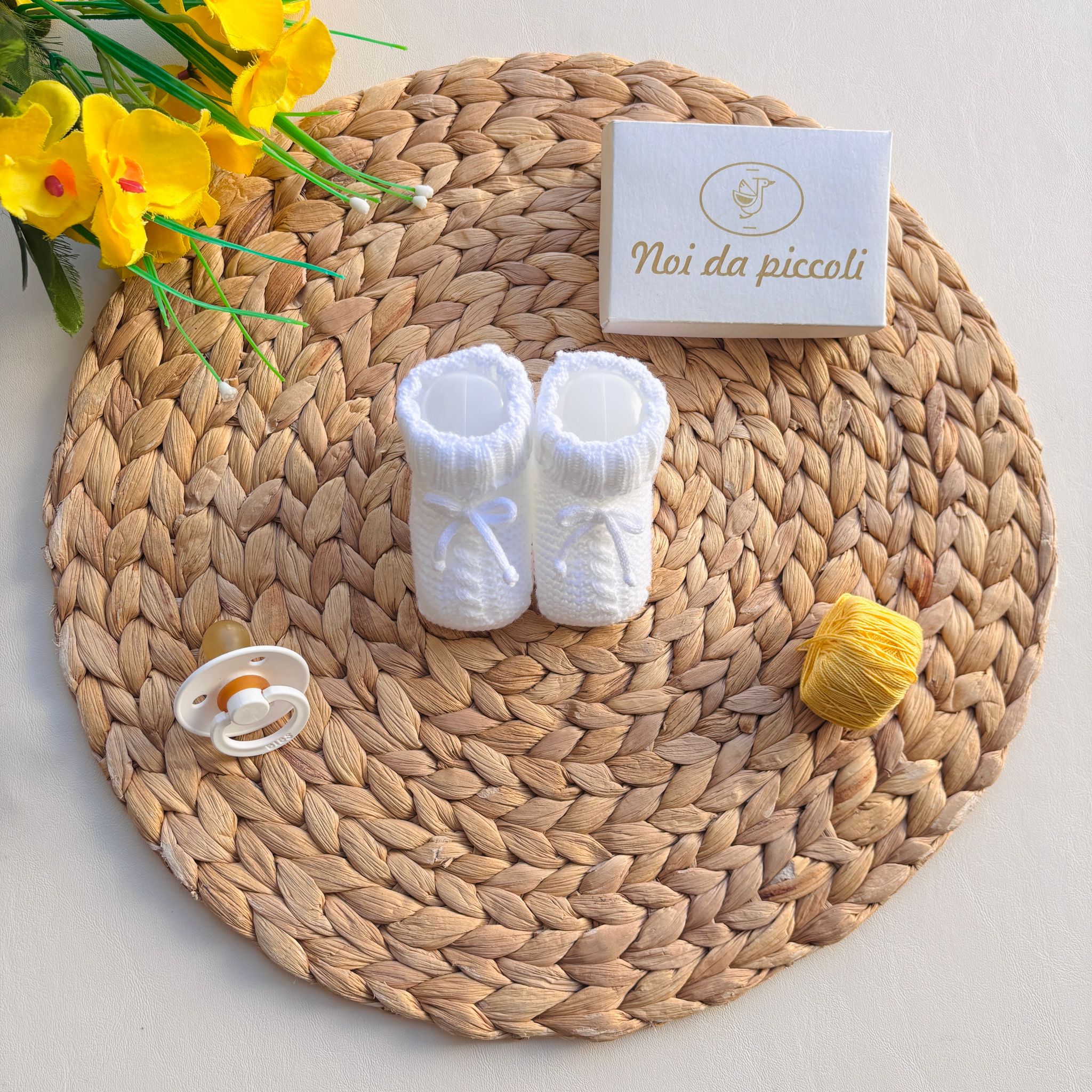 BABBUCCE IN FILATO CALDO BLANCO - Noi da piccoli