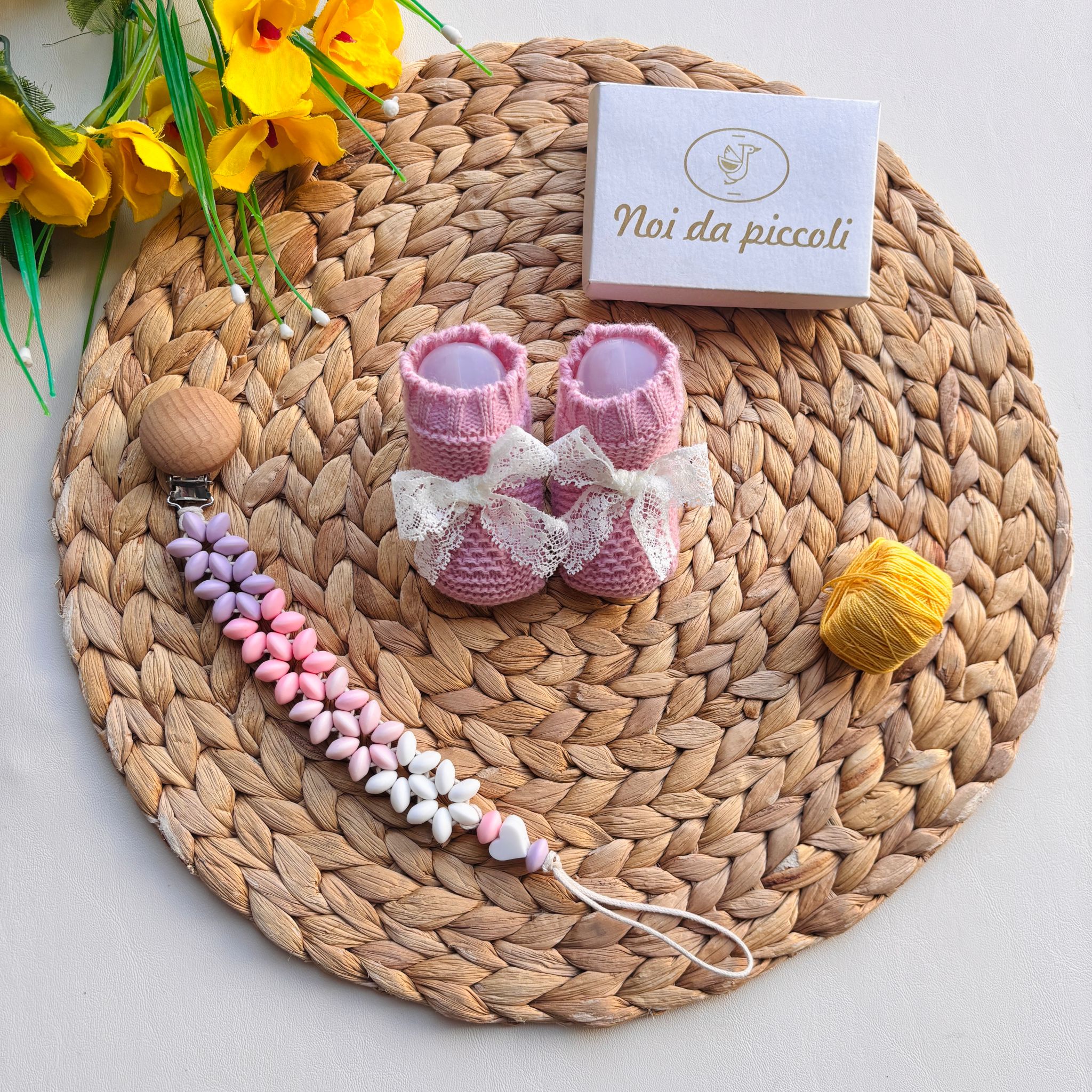 BABBUCCE IN FILATO CALDO CON FIOCCHETTI RICAMATI ROSA MAQUILLAJE - Noi da piccoli