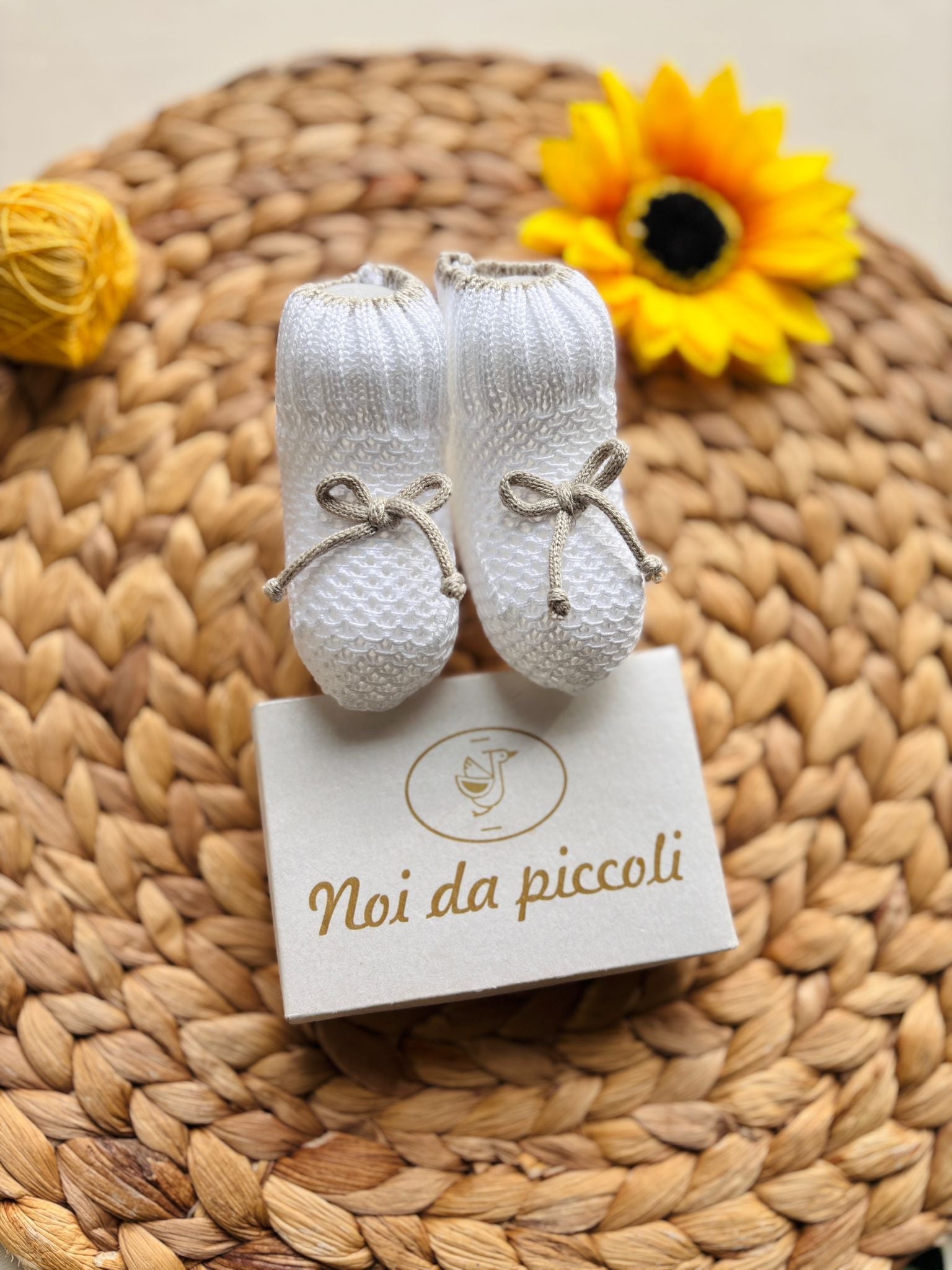 BABBUCCE IN FILO CON FIOCCHETTI CRUDO - Noi da piccoli