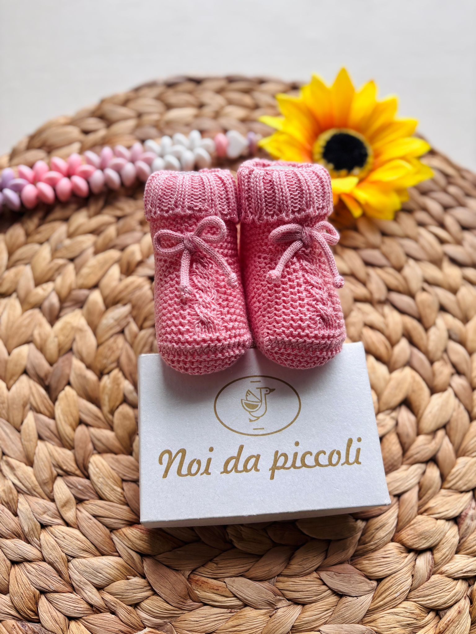 BABBUCCE IN FILO CON FIOCCHETTI ROSA - Noi da piccoli