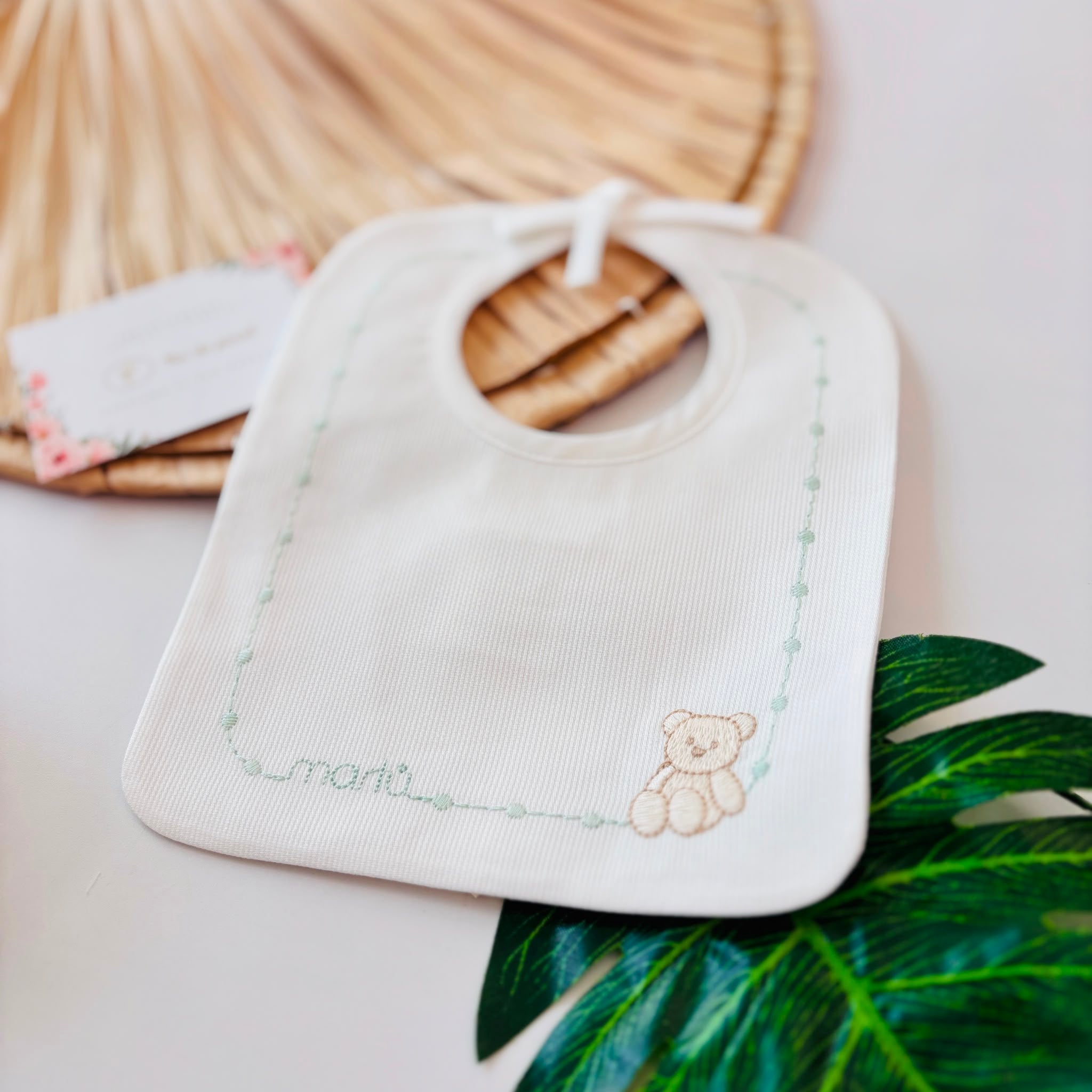 BAVETTA 100 % COTONE BIANCO BORDINO VERDE E ORSETTO - Noi da piccoli