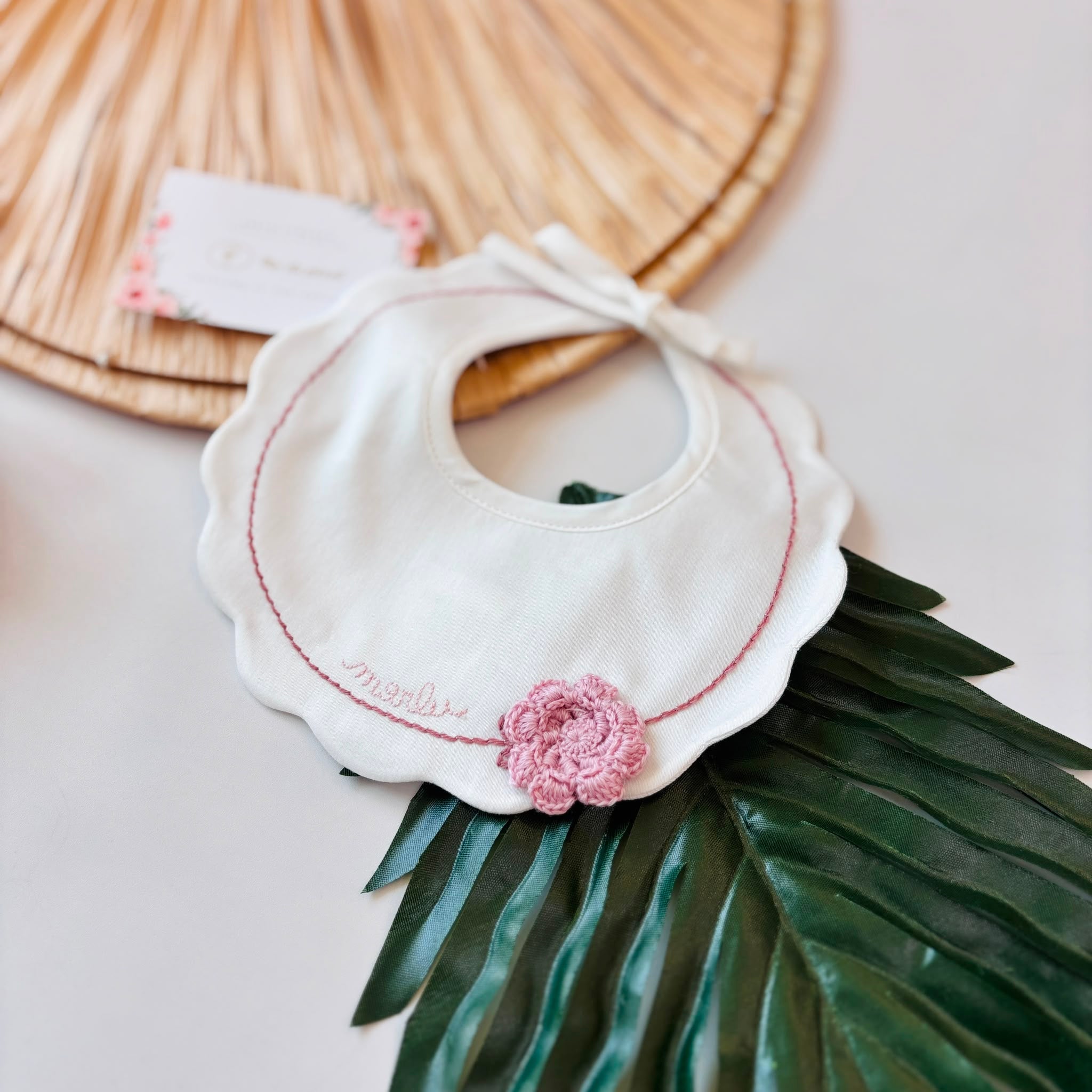 BAVETTA 100 % COTONE PANNA FIORI DI MALVA - Noi da piccoli