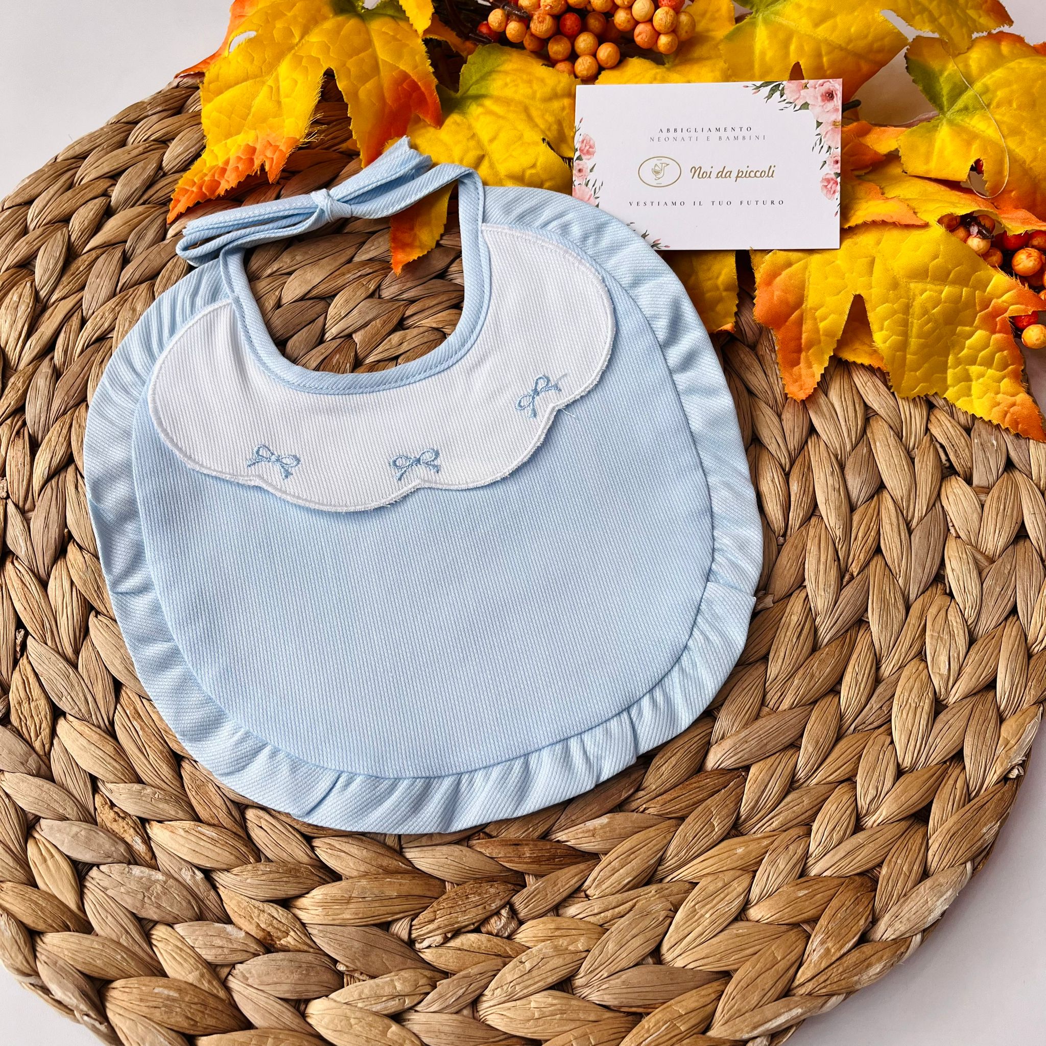 BAVETTA BICOLOR FIOCCHETTI CIELO - Noi da piccoli