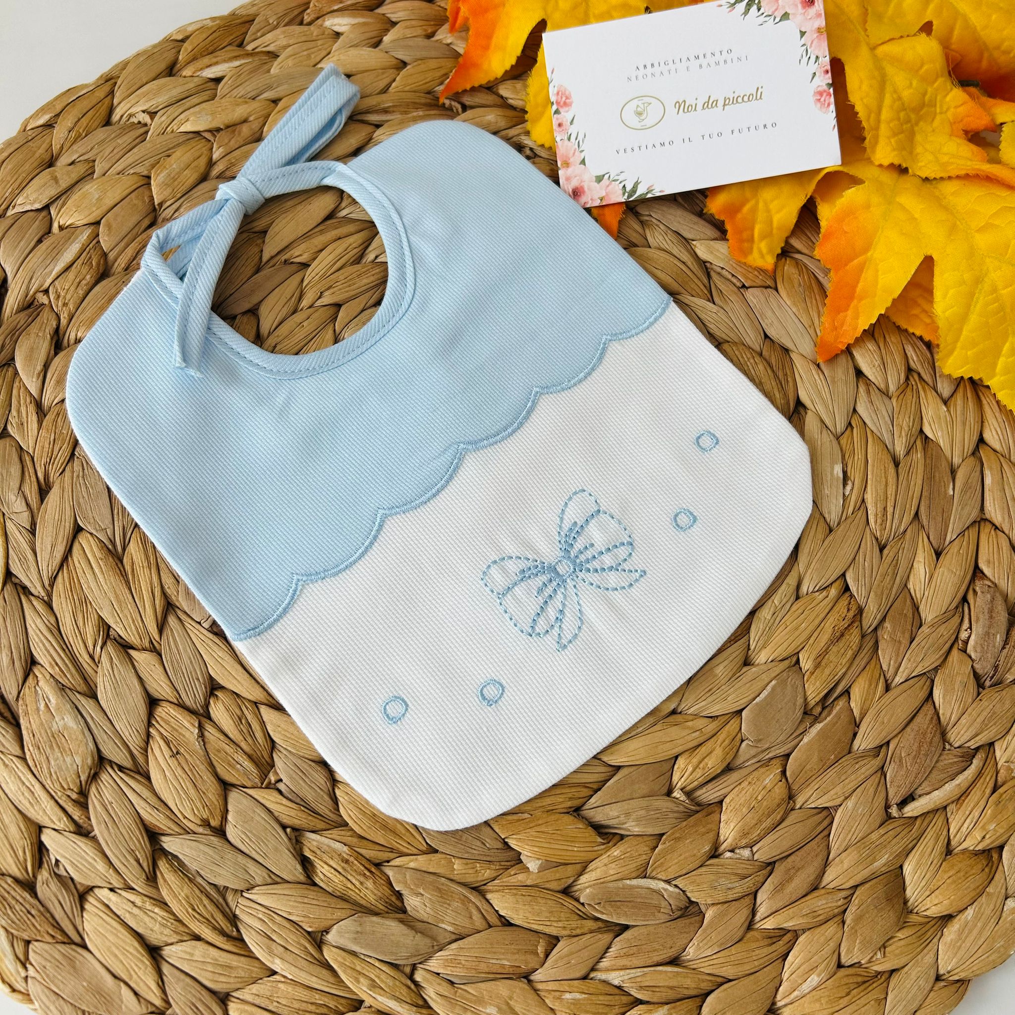 BAVETTA BICOLOR FIOCCO E PALLINI CIELO - Noi da piccoli