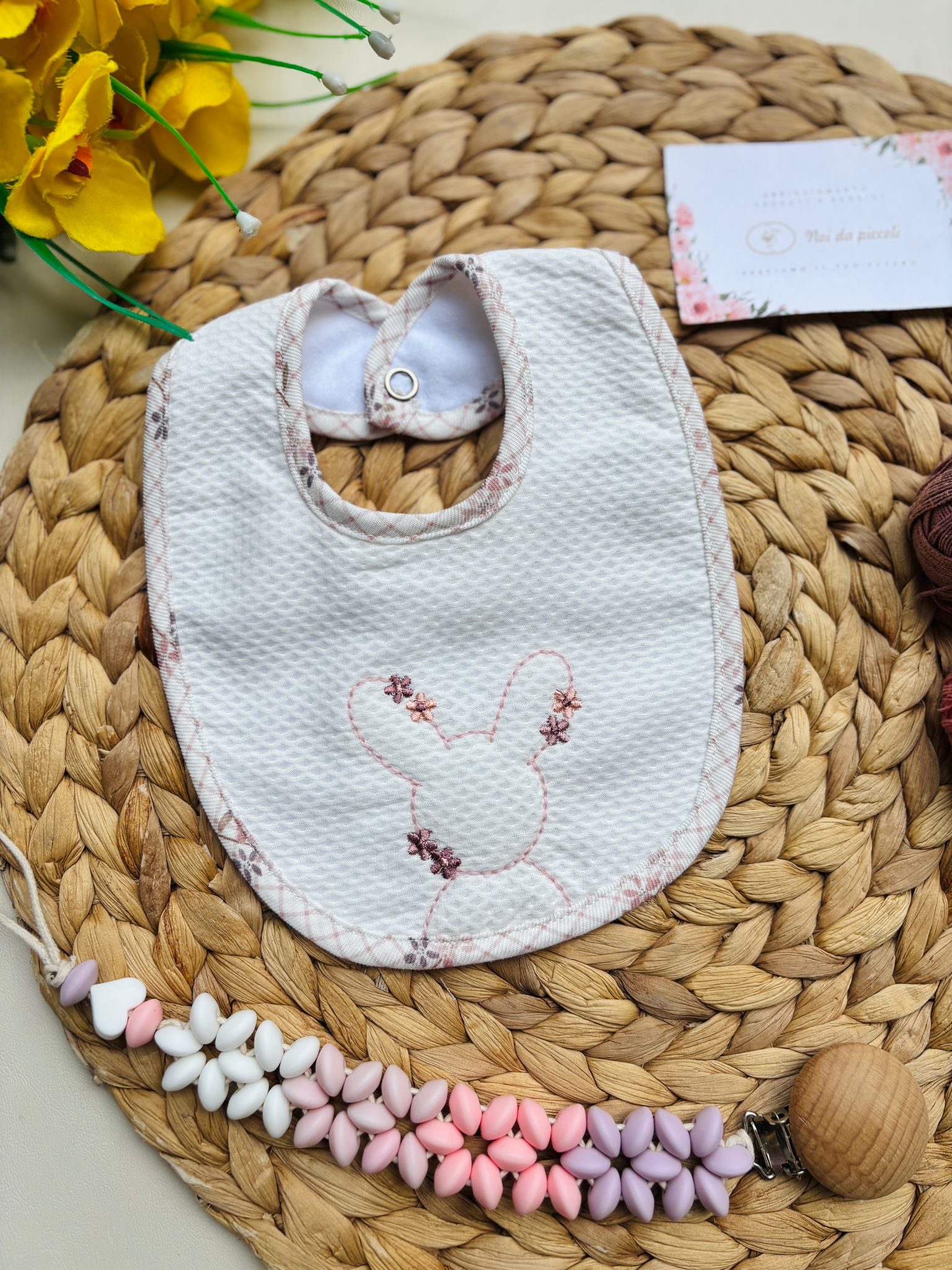 BAVETTA CON CONIGLIETTO BIANCO ROSA - Noi da piccoli
