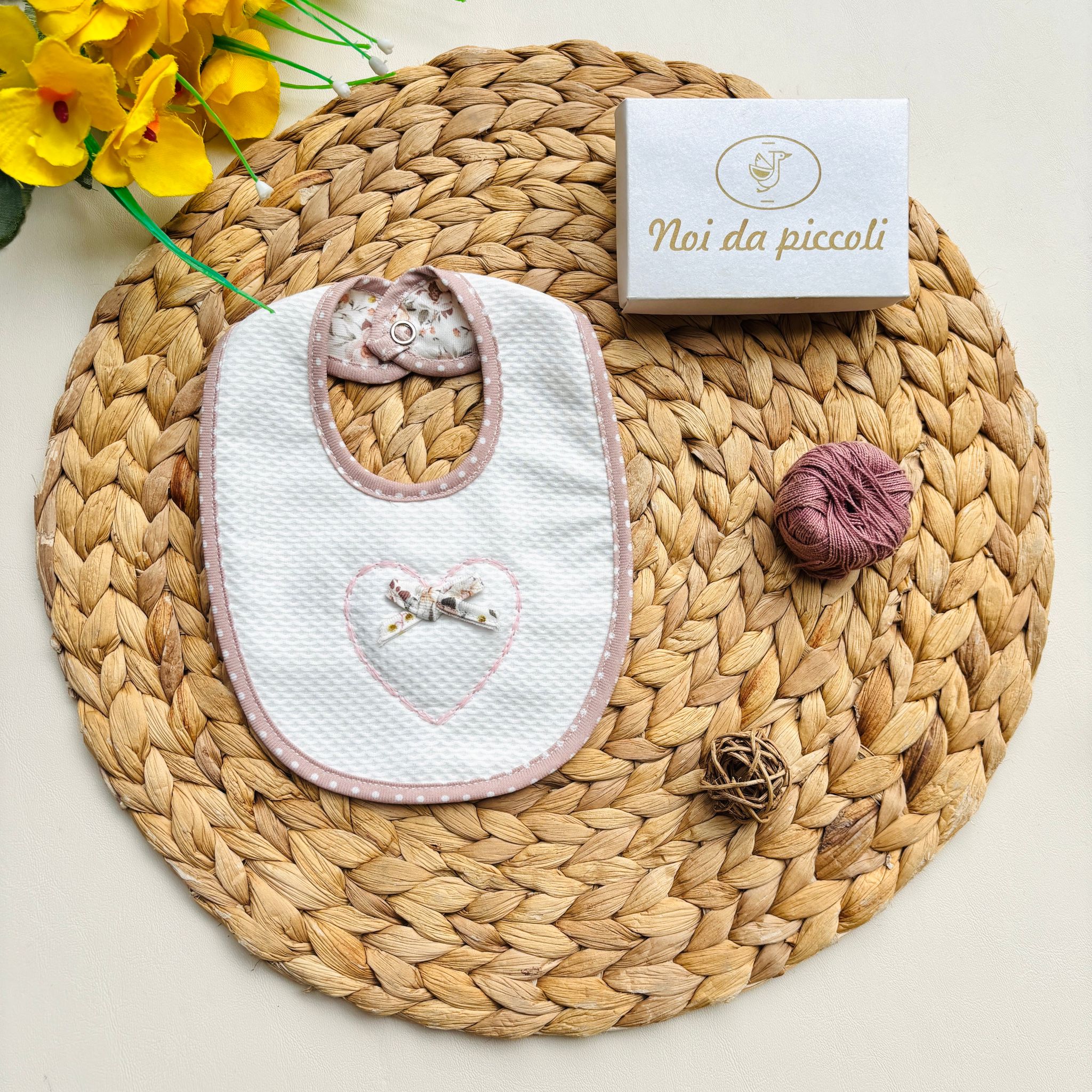 BAVETTA CON CUORICINO PANNA ROSA - Noi da piccoli