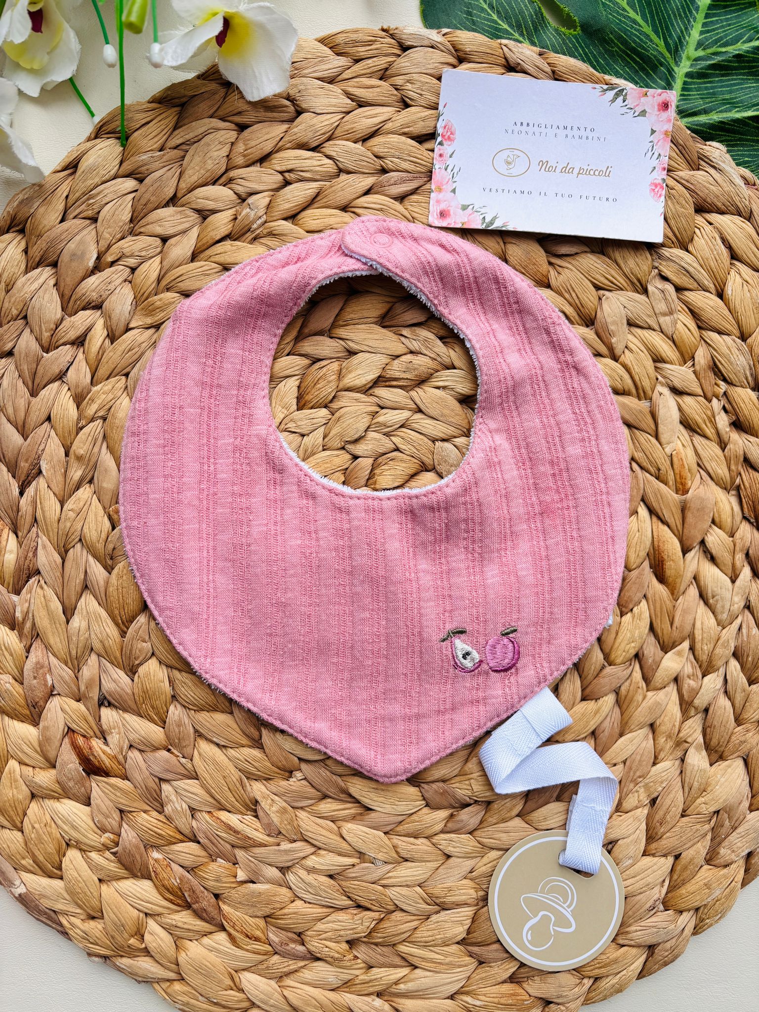 BAVETTA CON RICAMI A RIGHE COTONE ROSA SCURO - Noi da piccoli