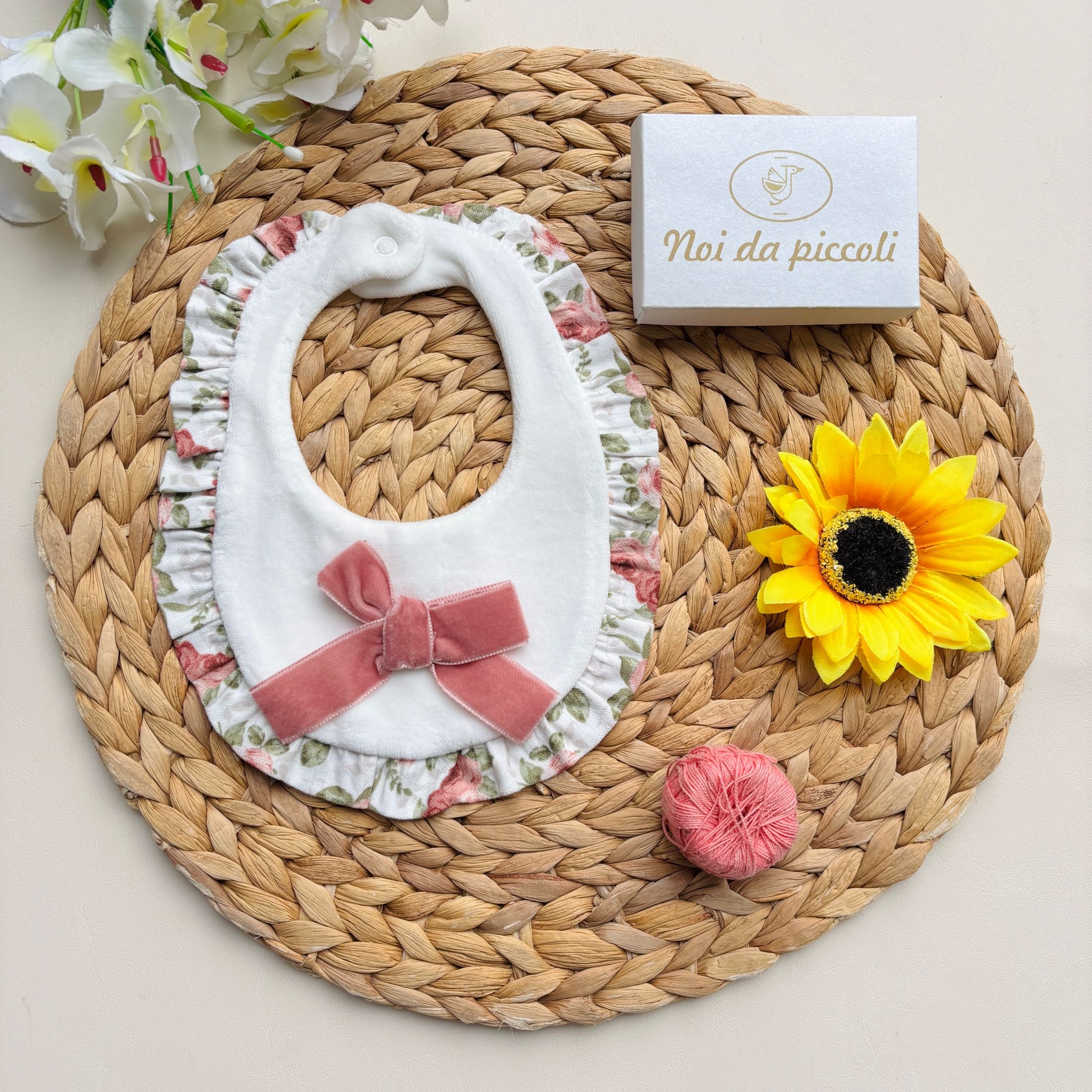 BAVETTA IN CINIGLIA CON FIOCCO BIANCO ROSA - Noi da piccoli