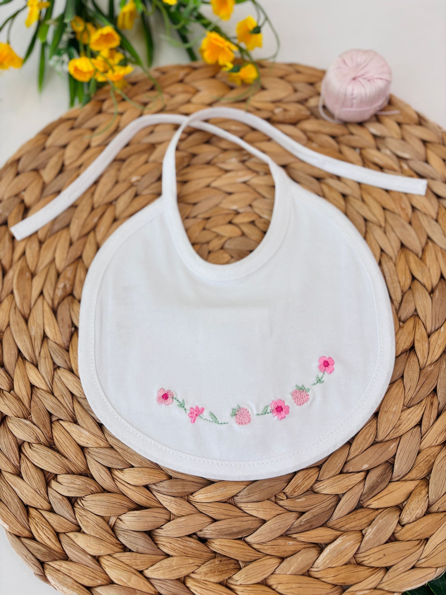 BAVETTA IN COTONE CON FIORELLINI BIANCO ROSA - Noi da piccoli