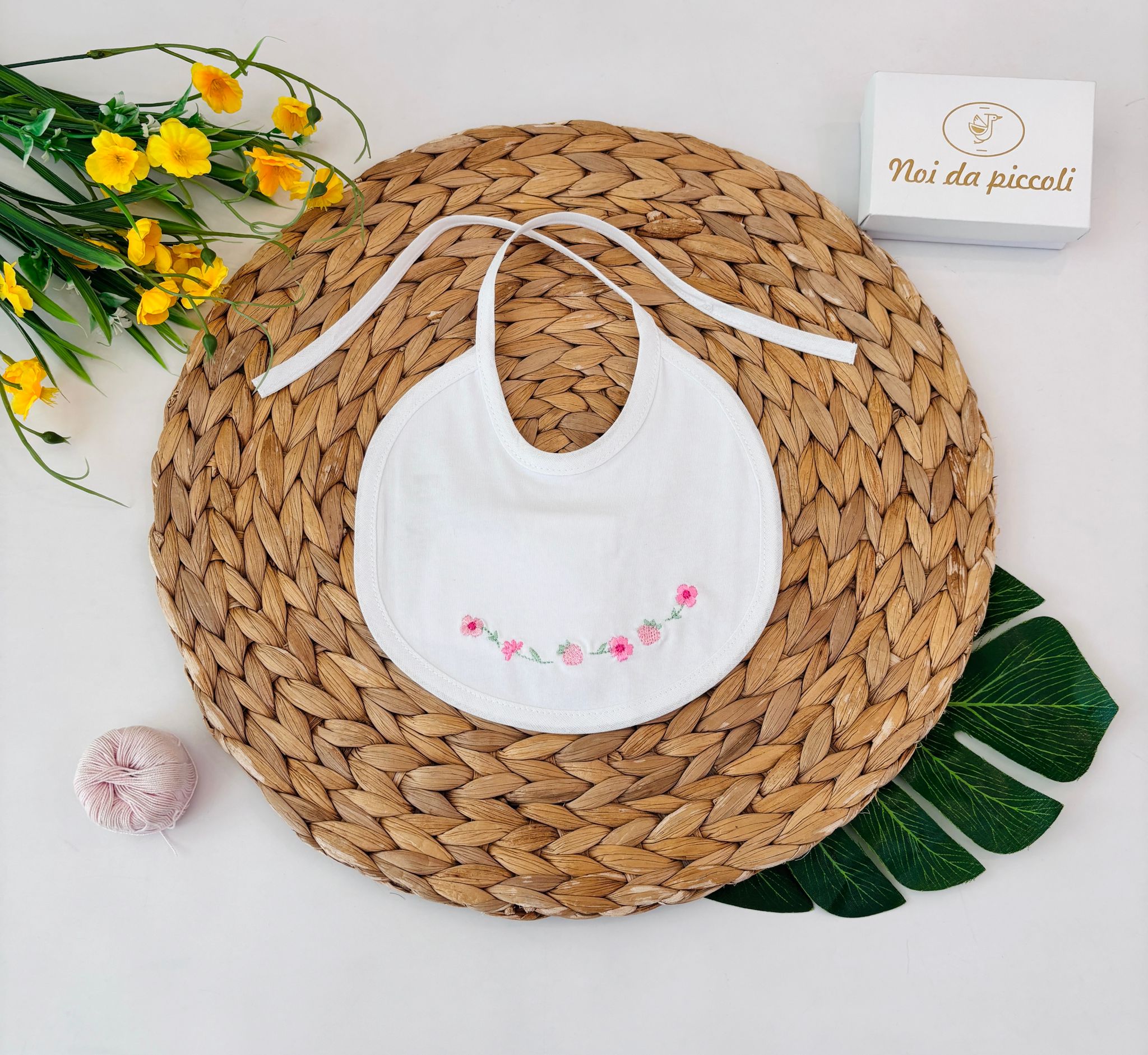 BAVETTA IN COTONE CON FIORELLINI BIANCO ROSA - Noi da piccoli
