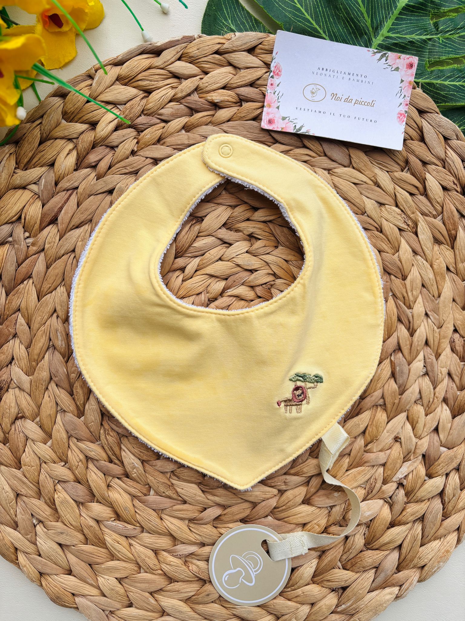 BAVETTA IN COTONE CON LEONCINO GIALLO - Noi da piccoli