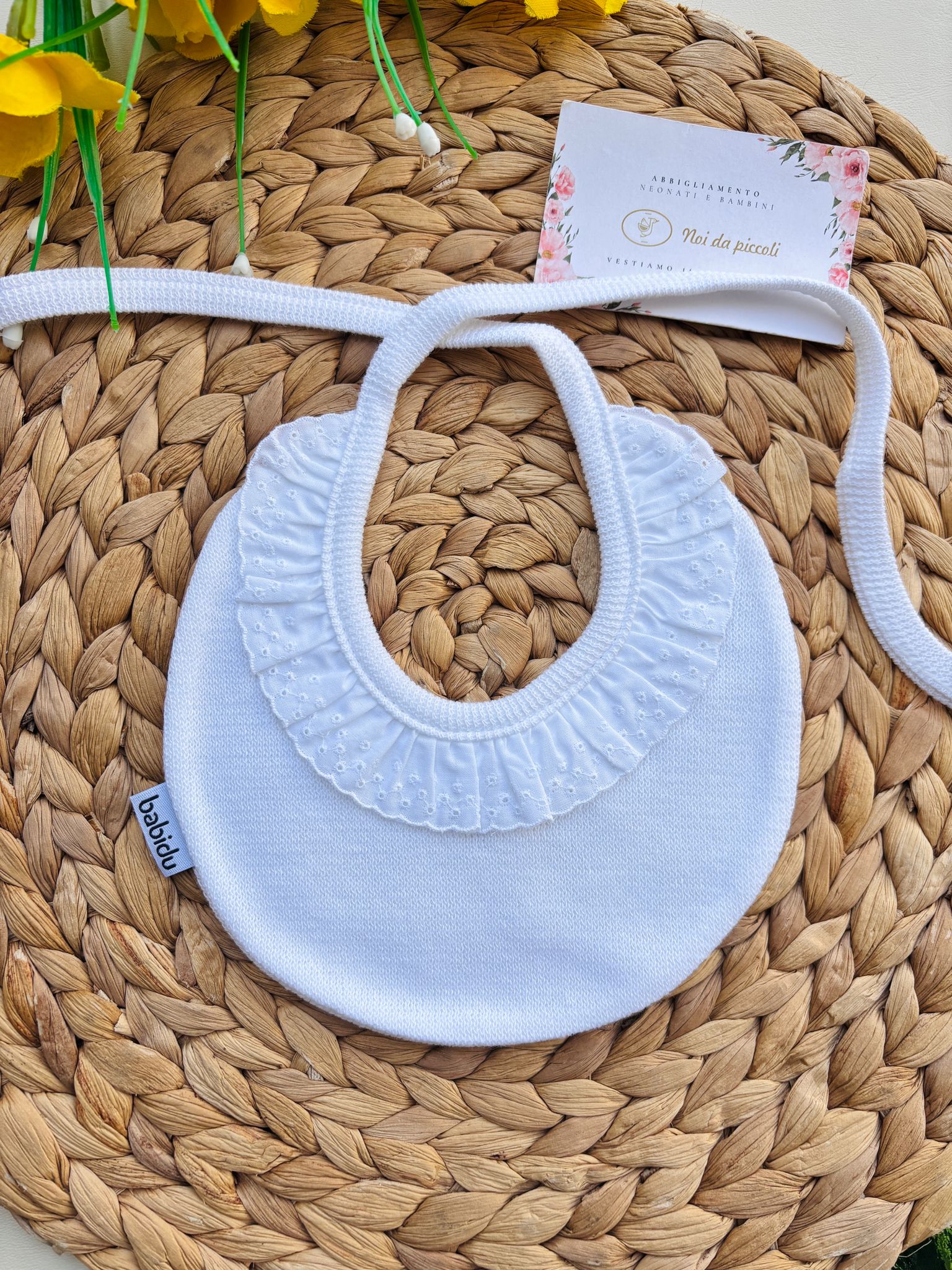 BAVETTA IN COTONE CON RICAMI BIANCO - Noi da piccoli