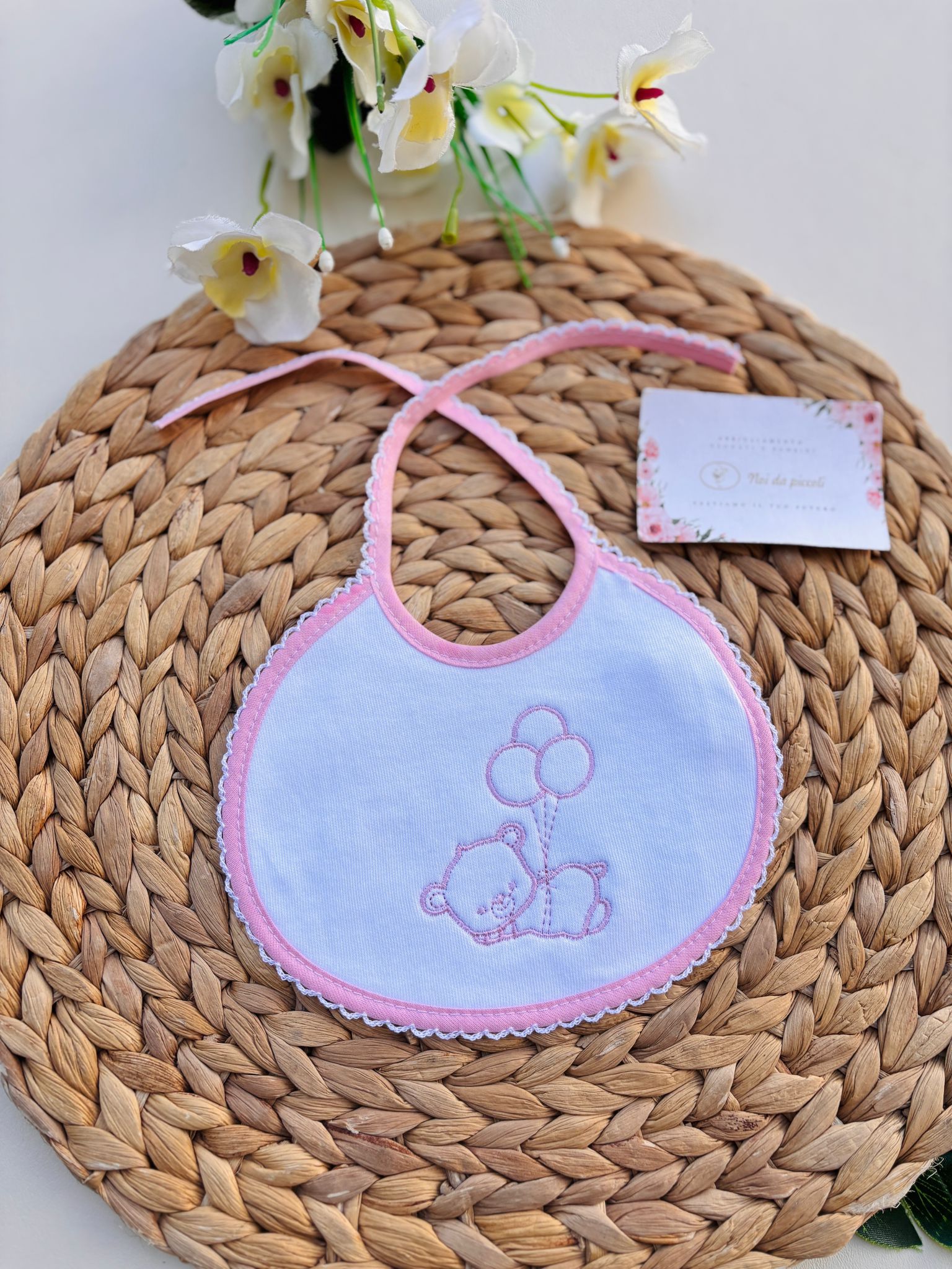 BAVETTA IN COTONE ORSETTO BIANCO ROSA - Noi da piccoli