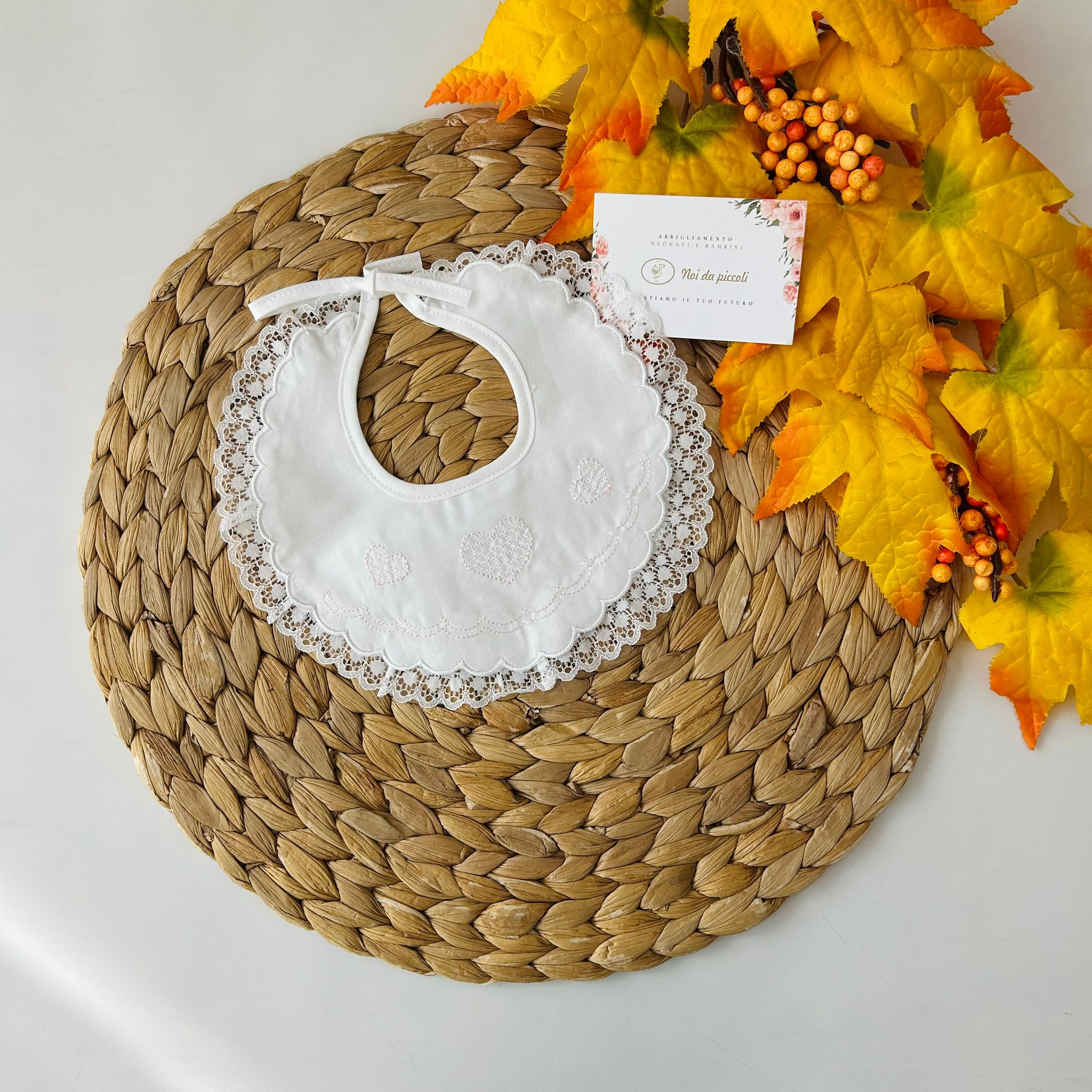 BAVETTA PIZZO CON CUORI ROSA - Noi da piccoli