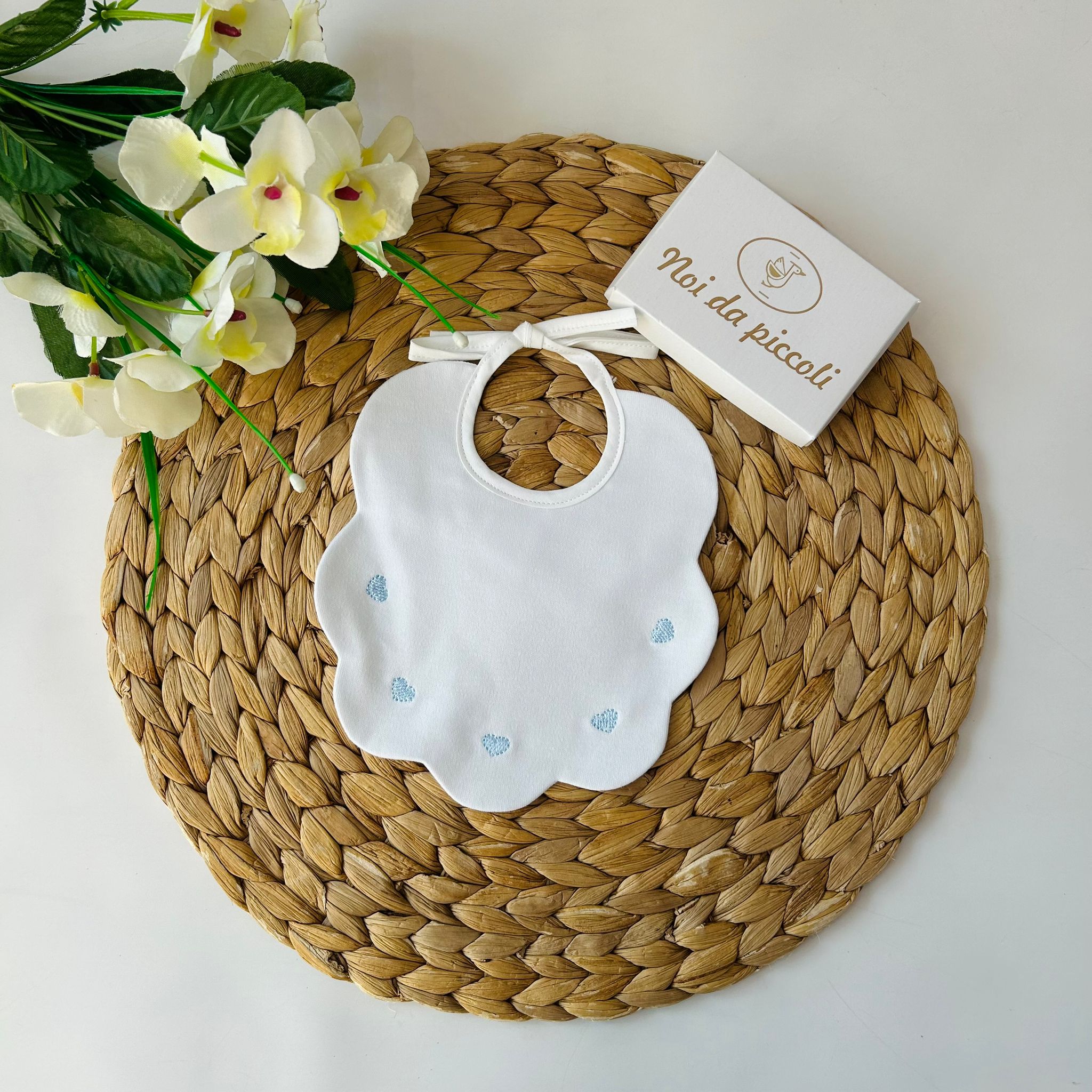 BAVETTINA ONDULATA CON CUORICINI CIELO - Noi da piccoli