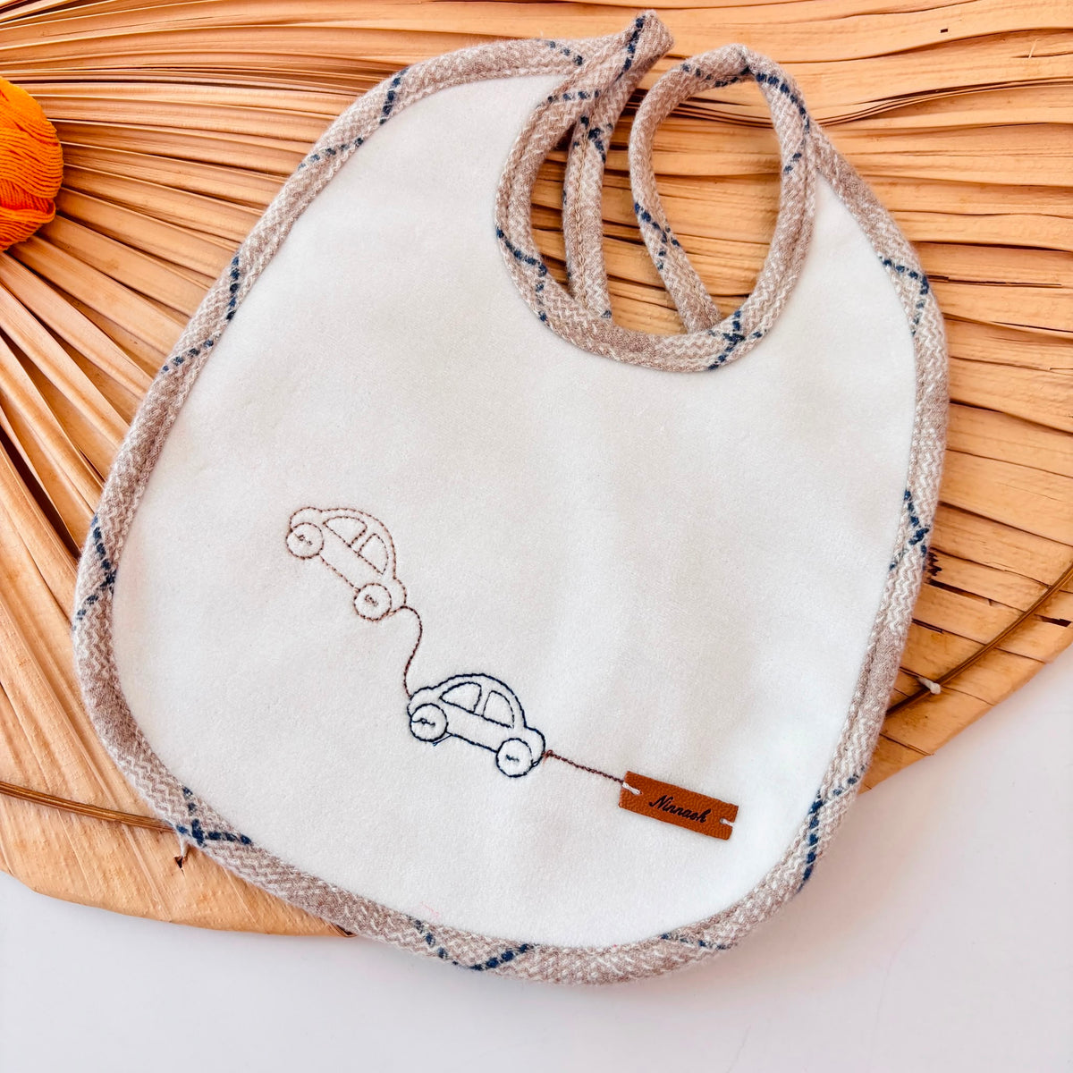 BAVETTO con macchinina BEIGE - Noi da piccoli