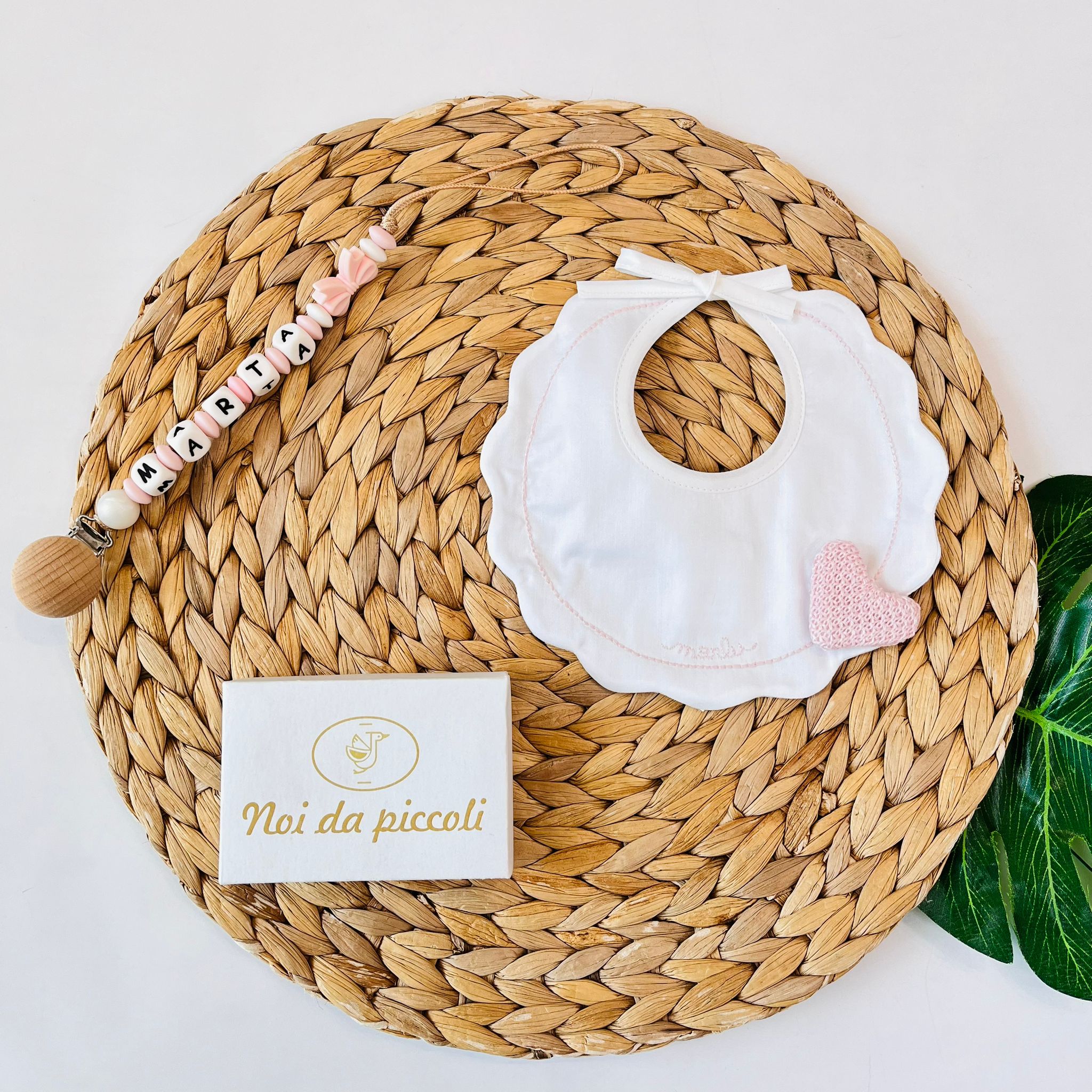 BAVETTO CUORE IN RILIEVO 100 % COTONE BIANCO ROSA CIPRIA - Noi da piccoli