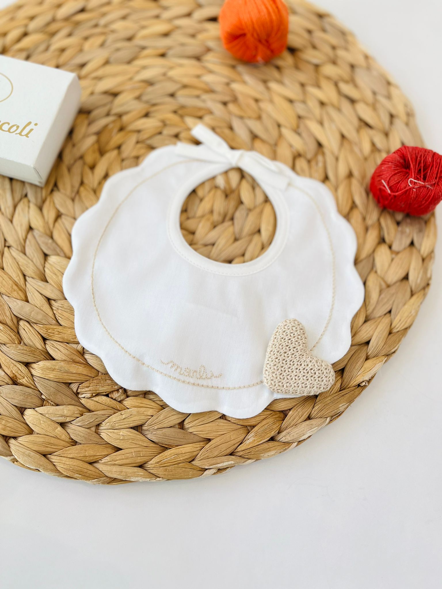 BAVETTO CUORE IN RILIEVO 100 % COTONE BIANCO SABBIA - Noi da piccoli