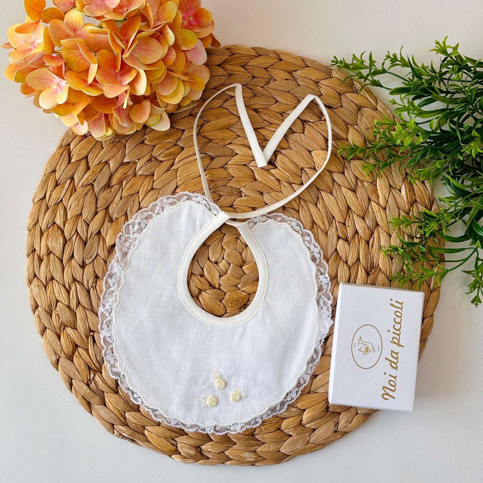 BAVETTO IN LINO ROSELLINE RICAMATE - Noi da piccoli