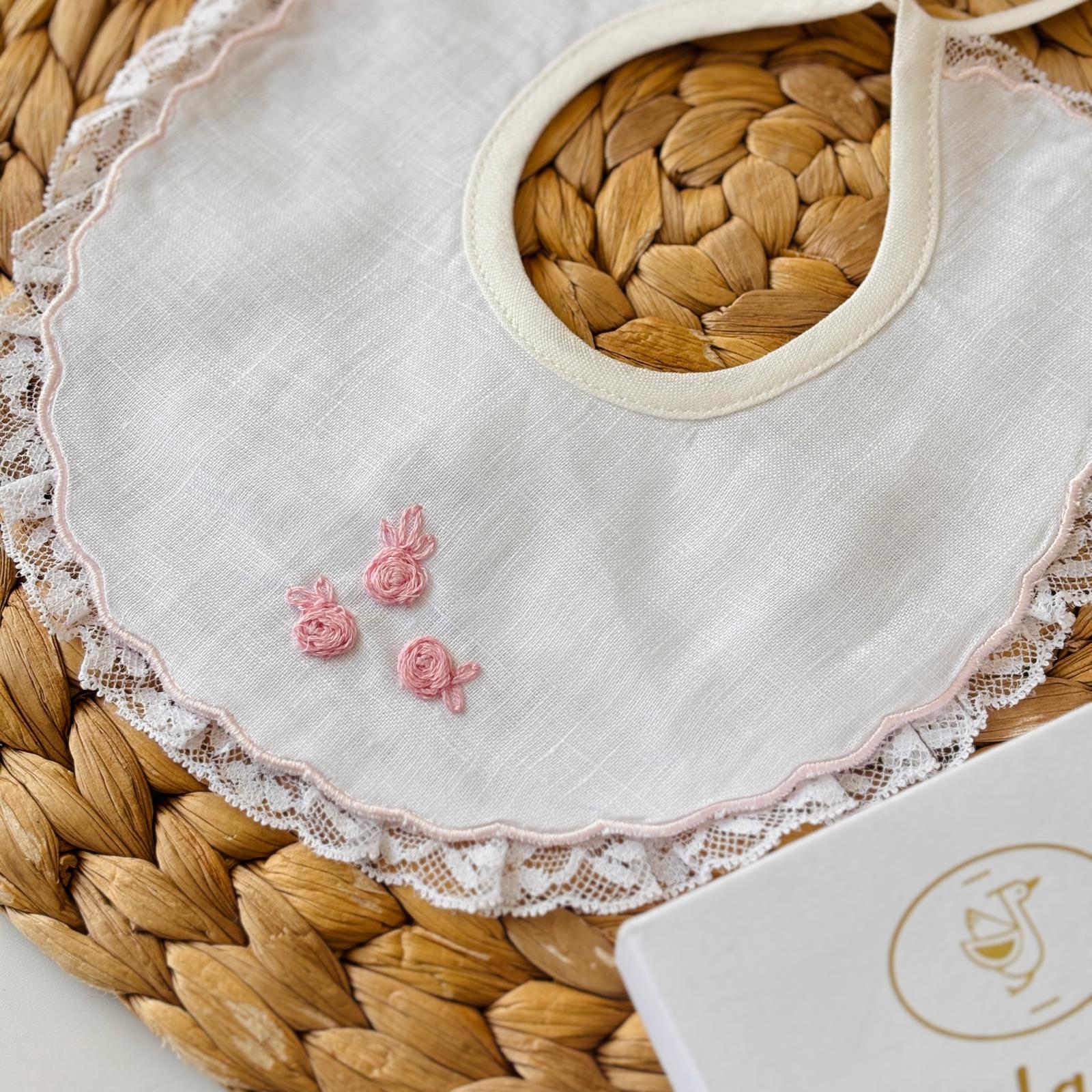 BAVETTO IN LINO ROSELLINE RICAMATE - Noi da piccoli