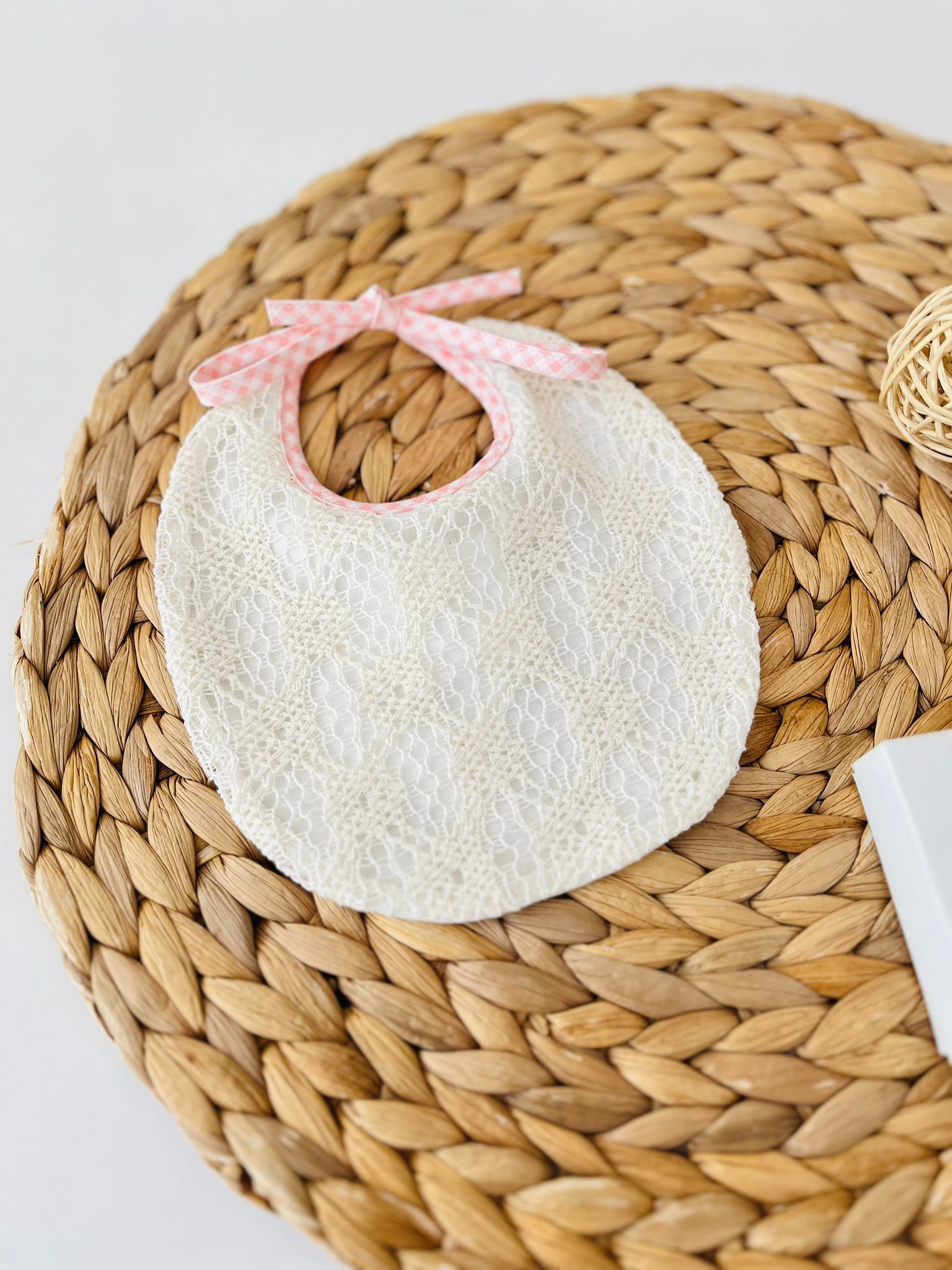 BAVETTO MACRAME' 100 % COTONE ROSA - Noi da piccoli