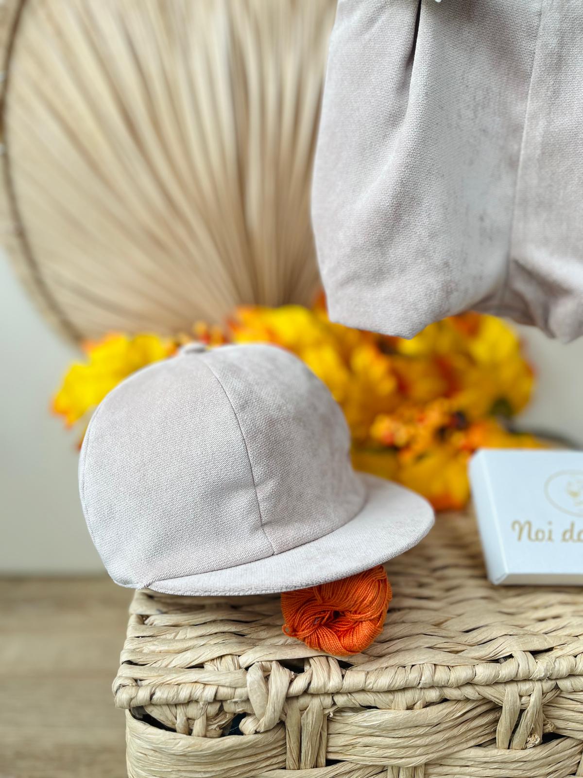 BERRETTO CON VISIERA VELLUTINO TORTORA - Noi da piccoli