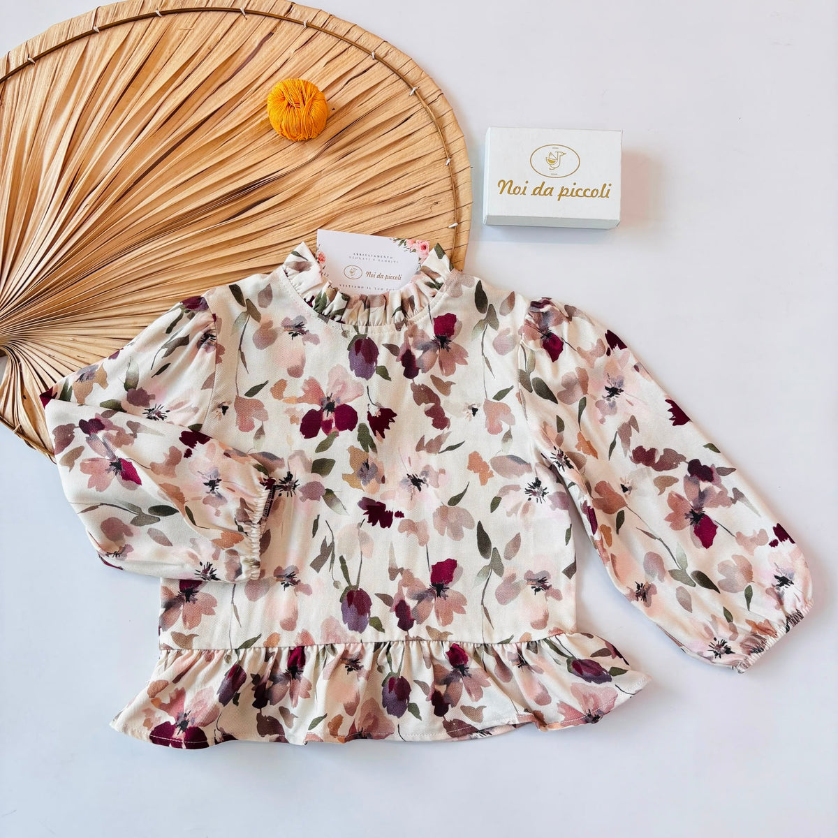 Blusa con fantasia floreale IN COTONE CALDO PANNA - Noi da piccoli