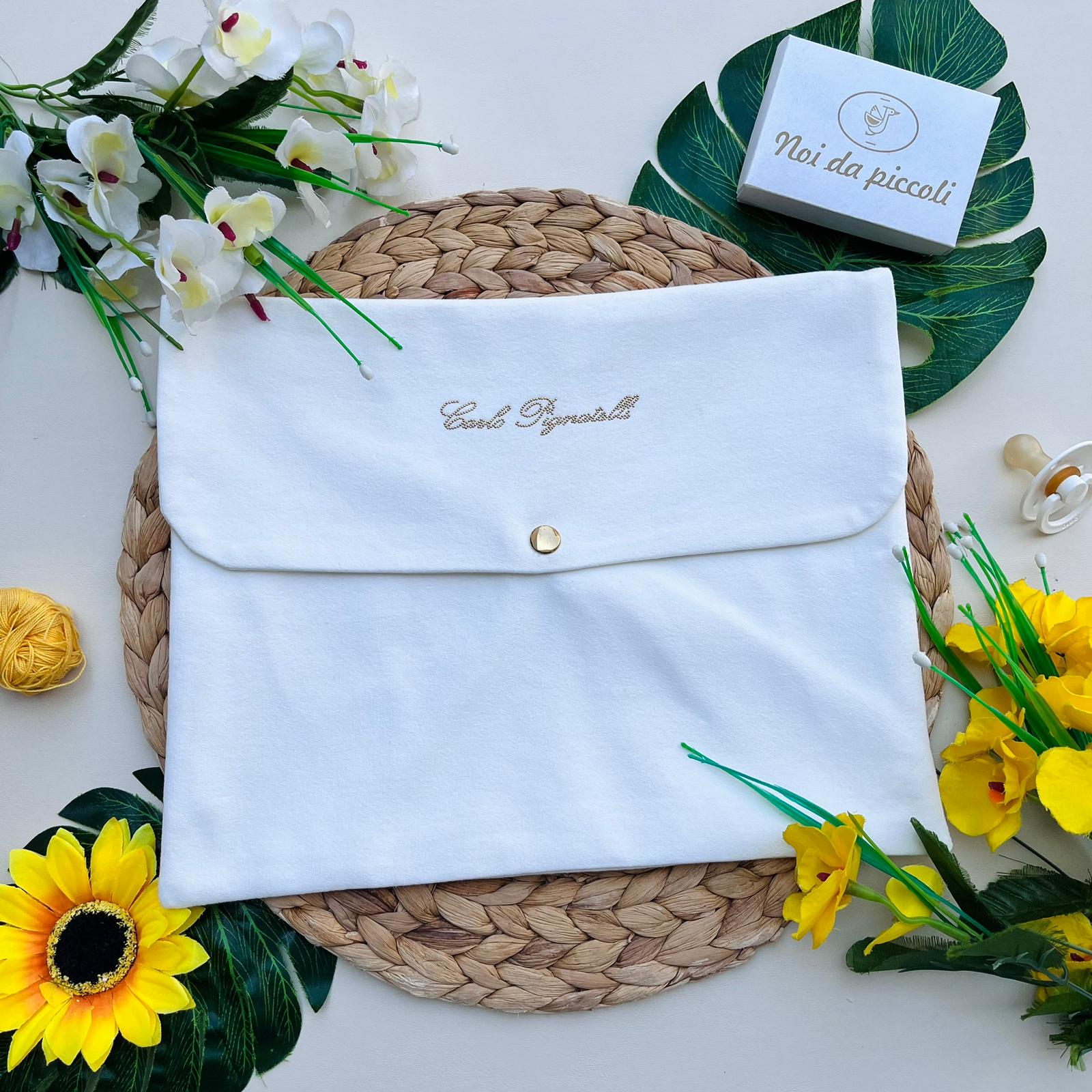 BORSA CAMBIO IN COLORAZIONE BIANCO CON BOTTONCINO IN ORO - Noi da piccoli