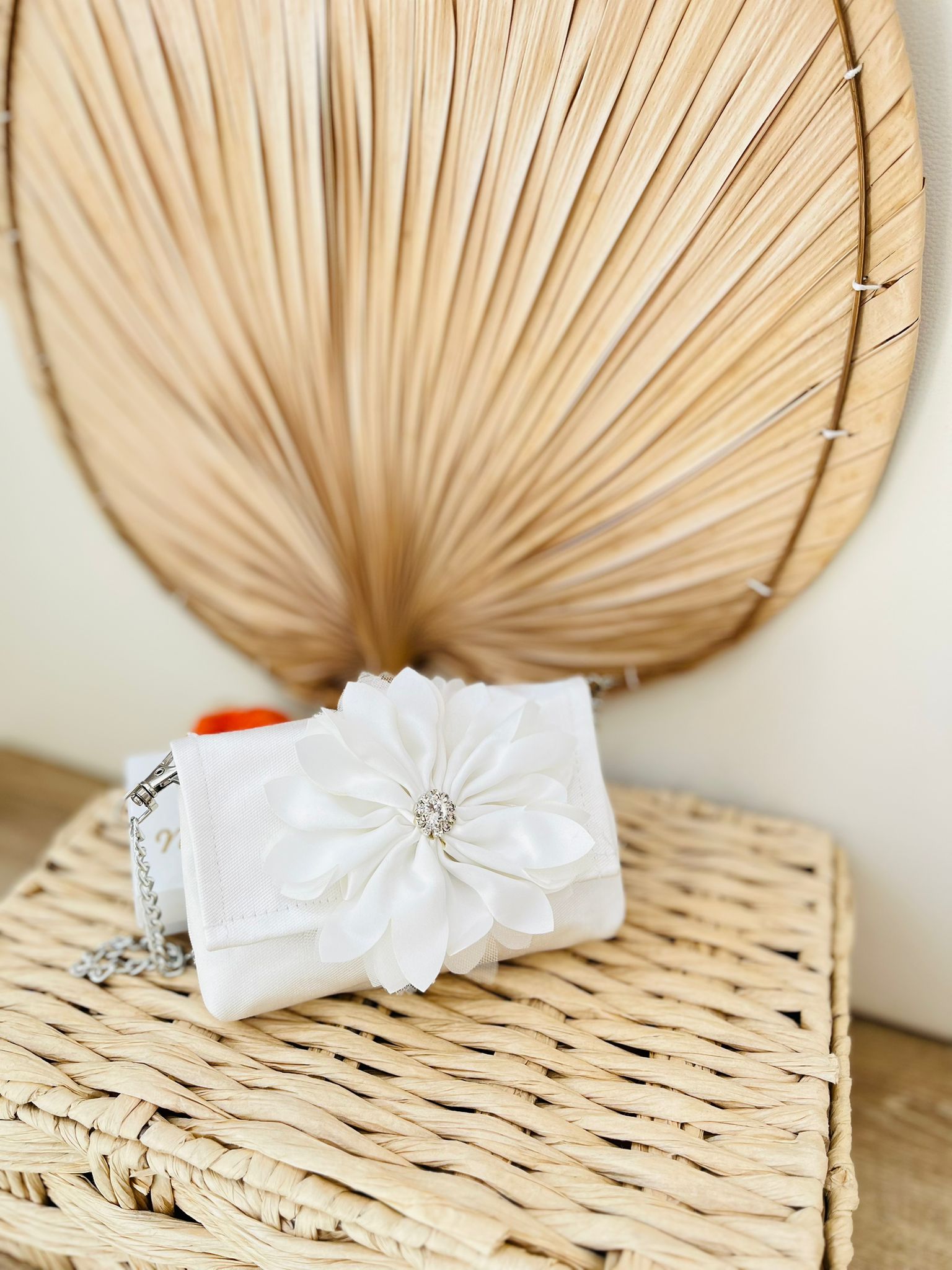 BORSETTA A TRACOLLA DA CERIMONIA CON FIORELLINO BIANCO - Noi da piccoli