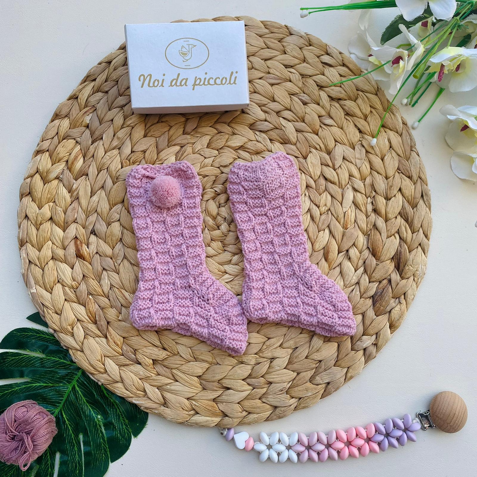 CALZINI RICAMATI CON POM - POM CINIGLIA ROSA MAQUILLAJE - Noi da piccoli