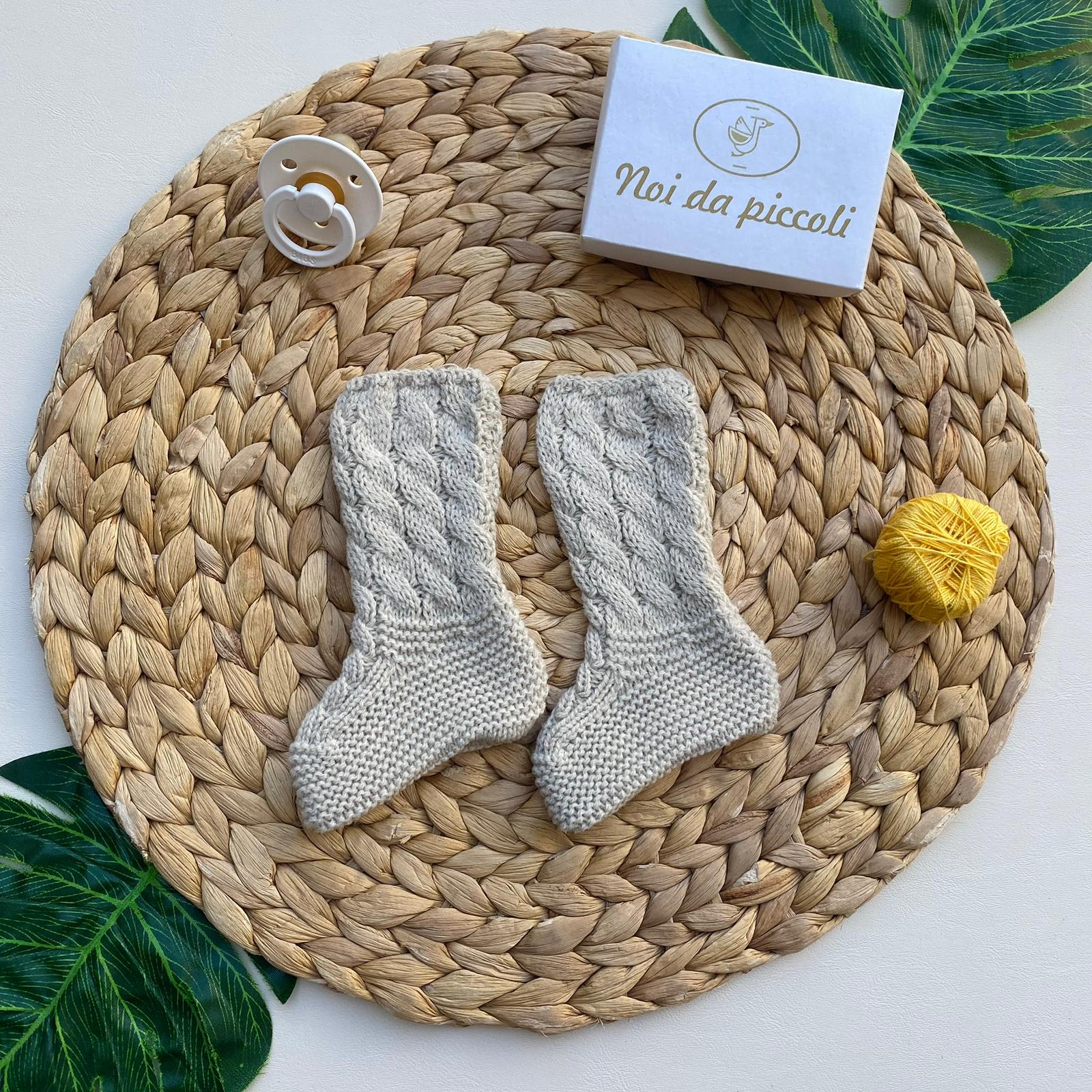 CALZINI RICAMATI FILATO CALDO BEIGE - Noi da piccoli