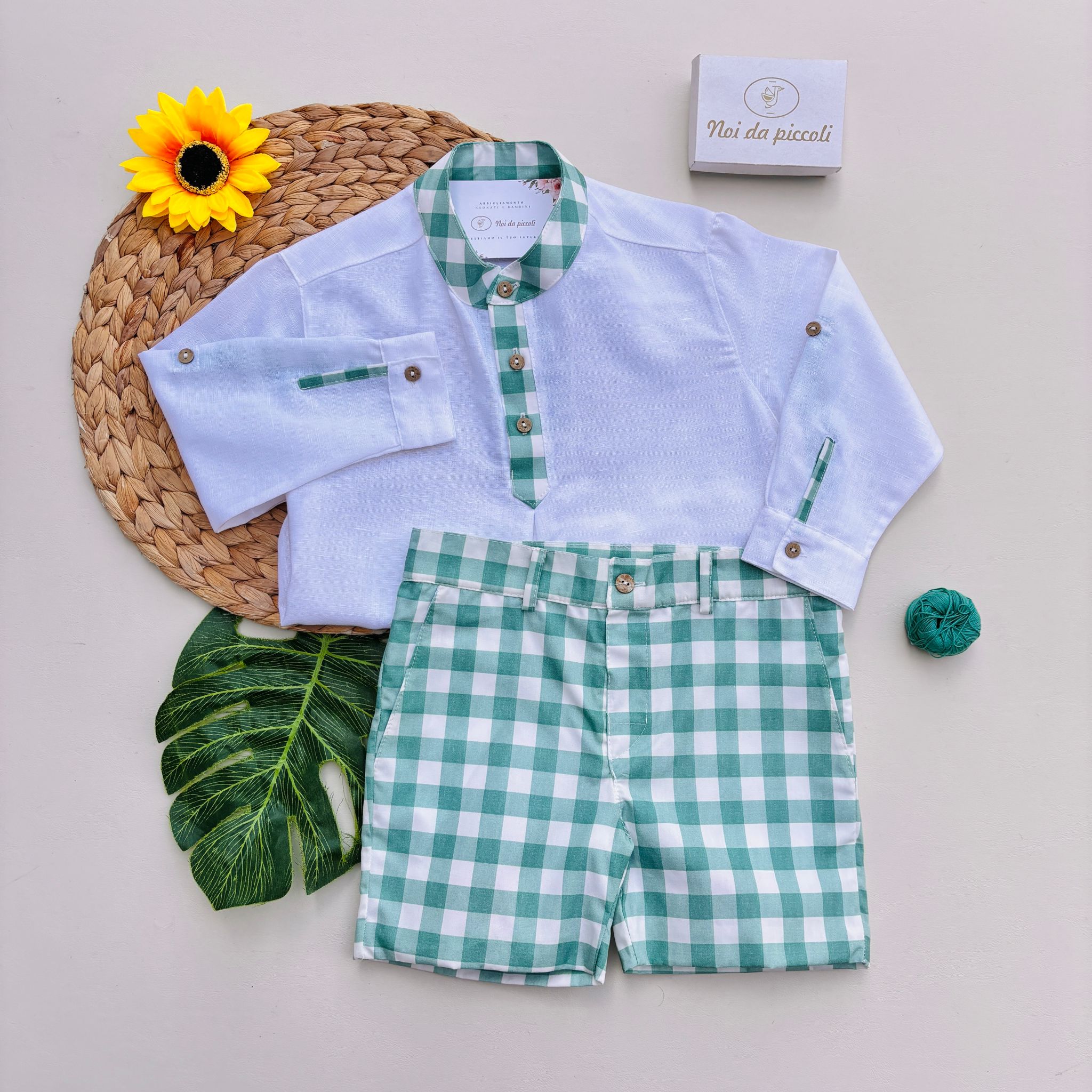 CAMICIA A MANICA LUNGA E PANTALONCINO A QUADRONI IN COTONE E LINO VERDE - Noi da piccoli