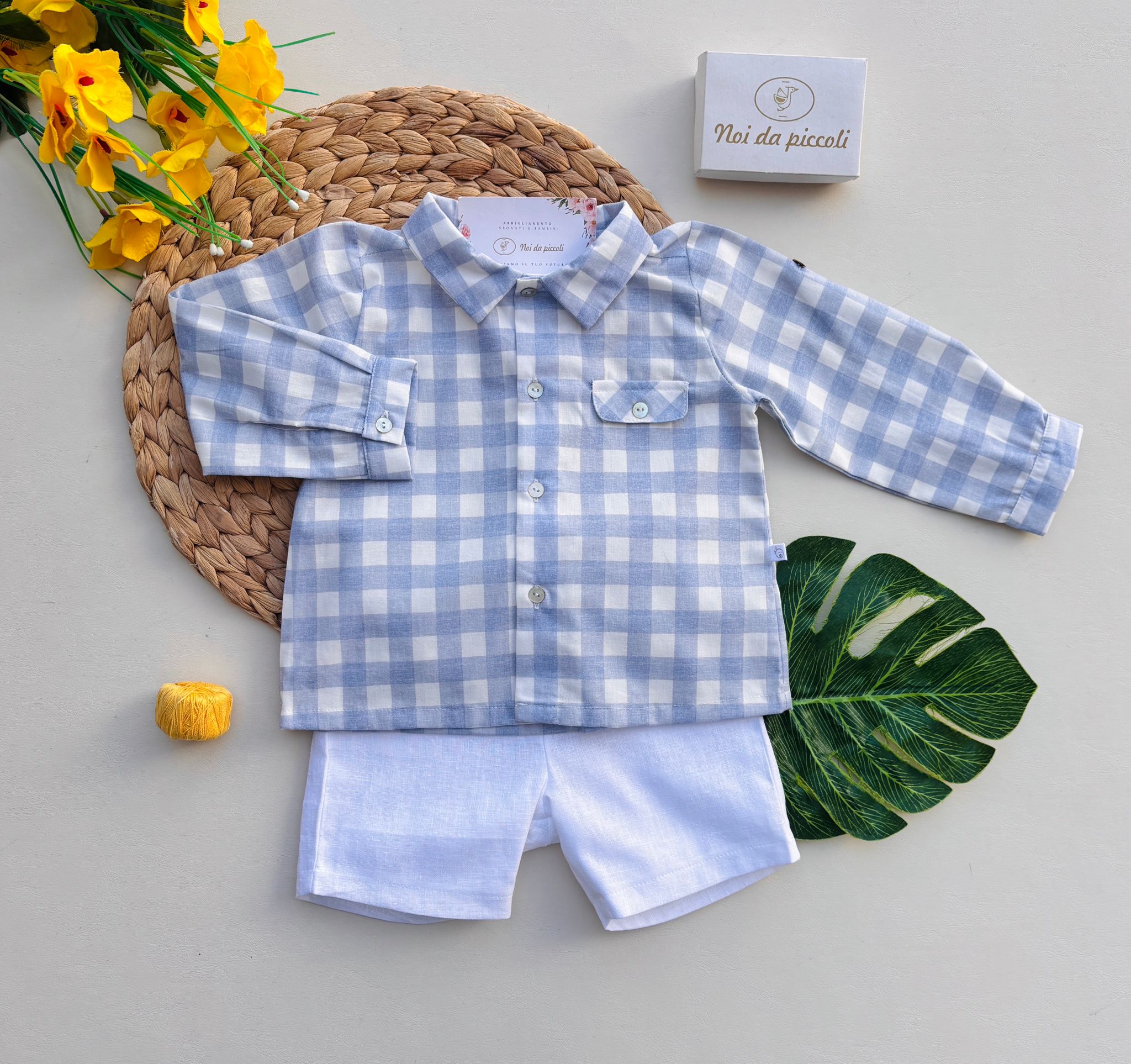 CAMICIA A QUADRONI CON PANTALONCINO IN COTONE BIANCO E CIELO - Noi da piccoli