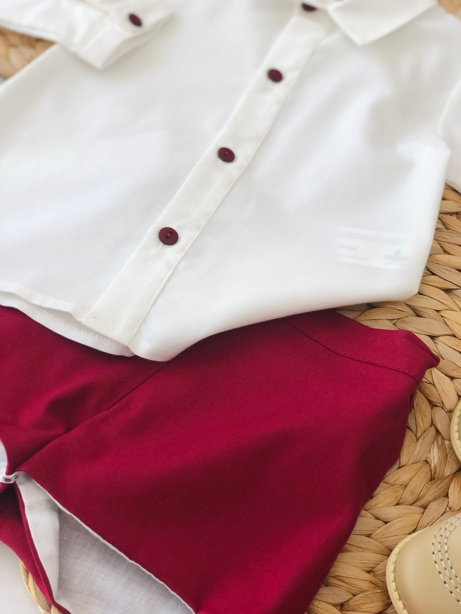 CAMICINA BIANCA CON PANTALONCINO BORDEAUX - Noi da piccoli