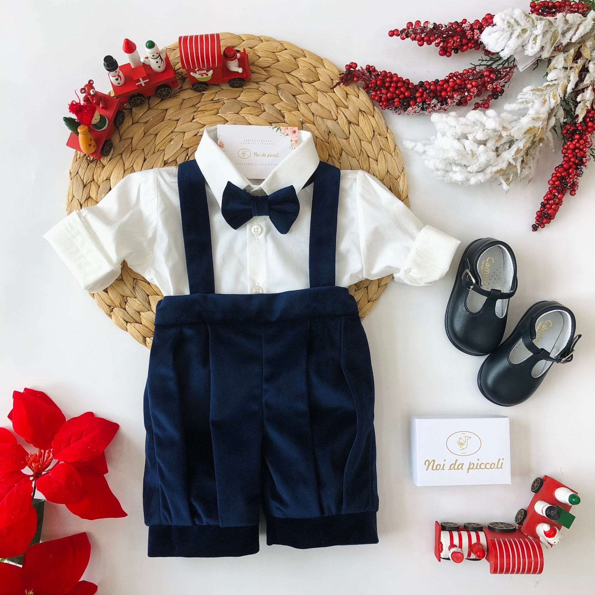 CAMICINA BIANCA CON SALOPETTE CORTA E PAPILLON IN VELLUTO BLU - Noi da piccoli