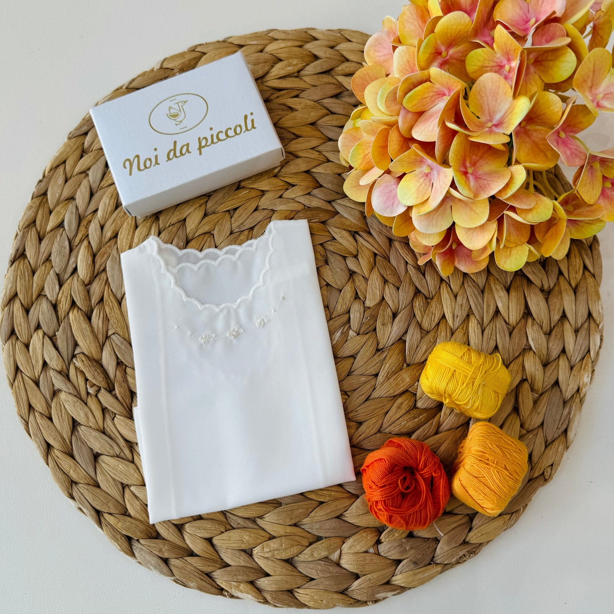 CAMICINA DELLA FORTUNA CON RICAMI ECRU - Noi da piccoli