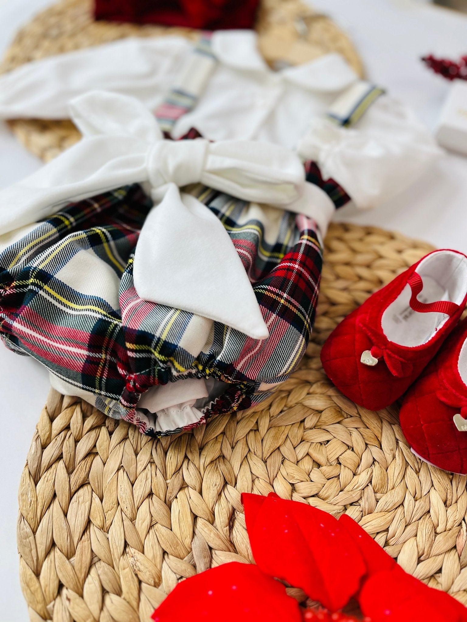 CAMICINA E SALOPETTE SCOZZESE BEIGE - Noi da piccoli