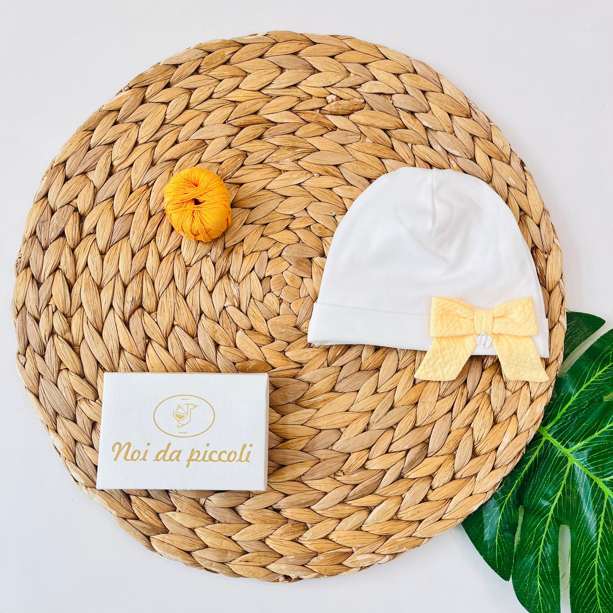 CAPPELLINO 100 % COTONE PANNA FIOCCO GIALLO - Noi da piccoli