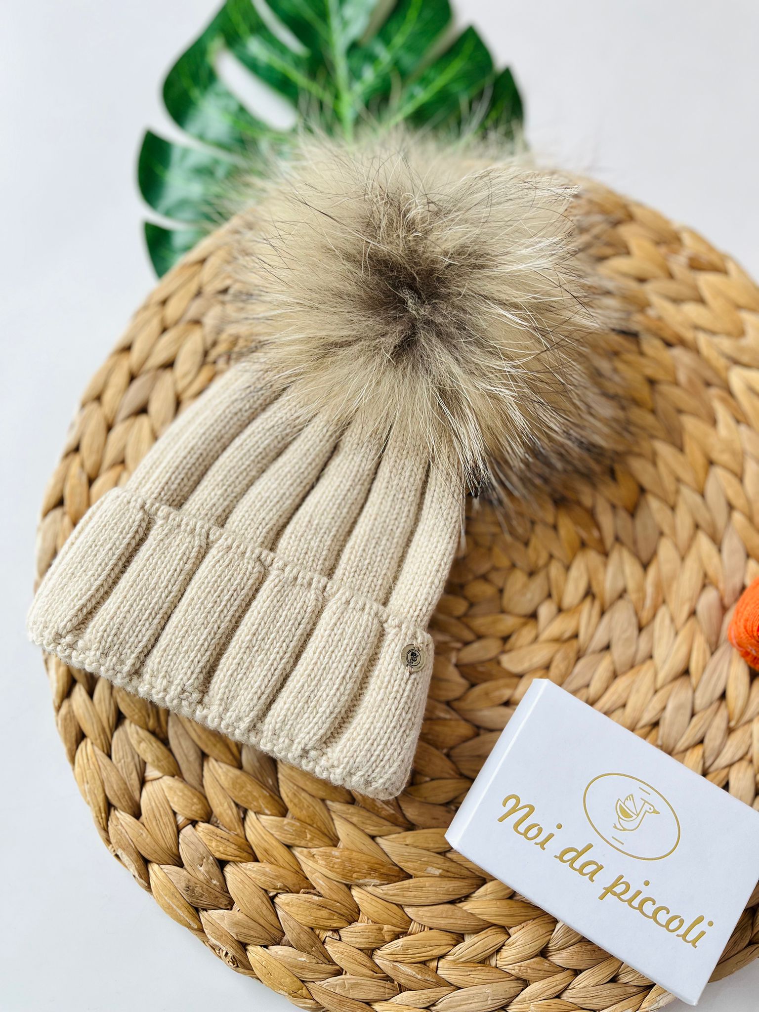 CAPPELLINO A COSTE 1 PON POM LANA E CASHMERE BEIGE - Noi da piccoli