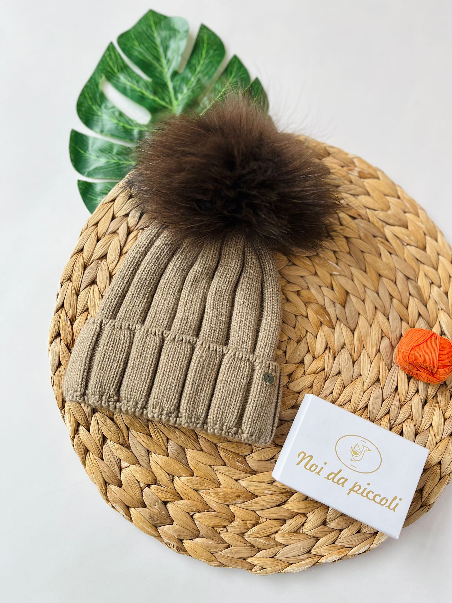 CAPPELLINO A COSTE 1 PON POM LANA E CASHMERE FANGO - Noi da piccoli