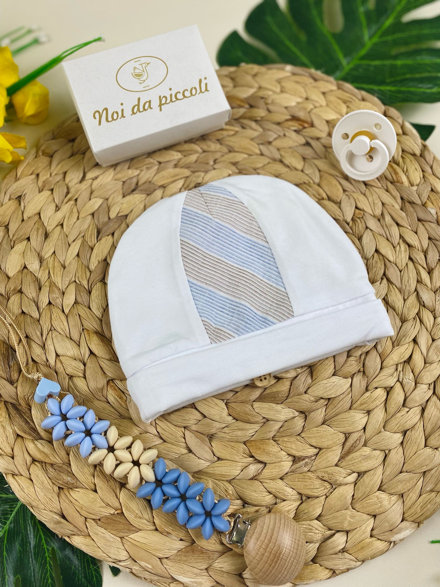 cappellino bianco con strisce beige e cielo - Noi da piccoli
