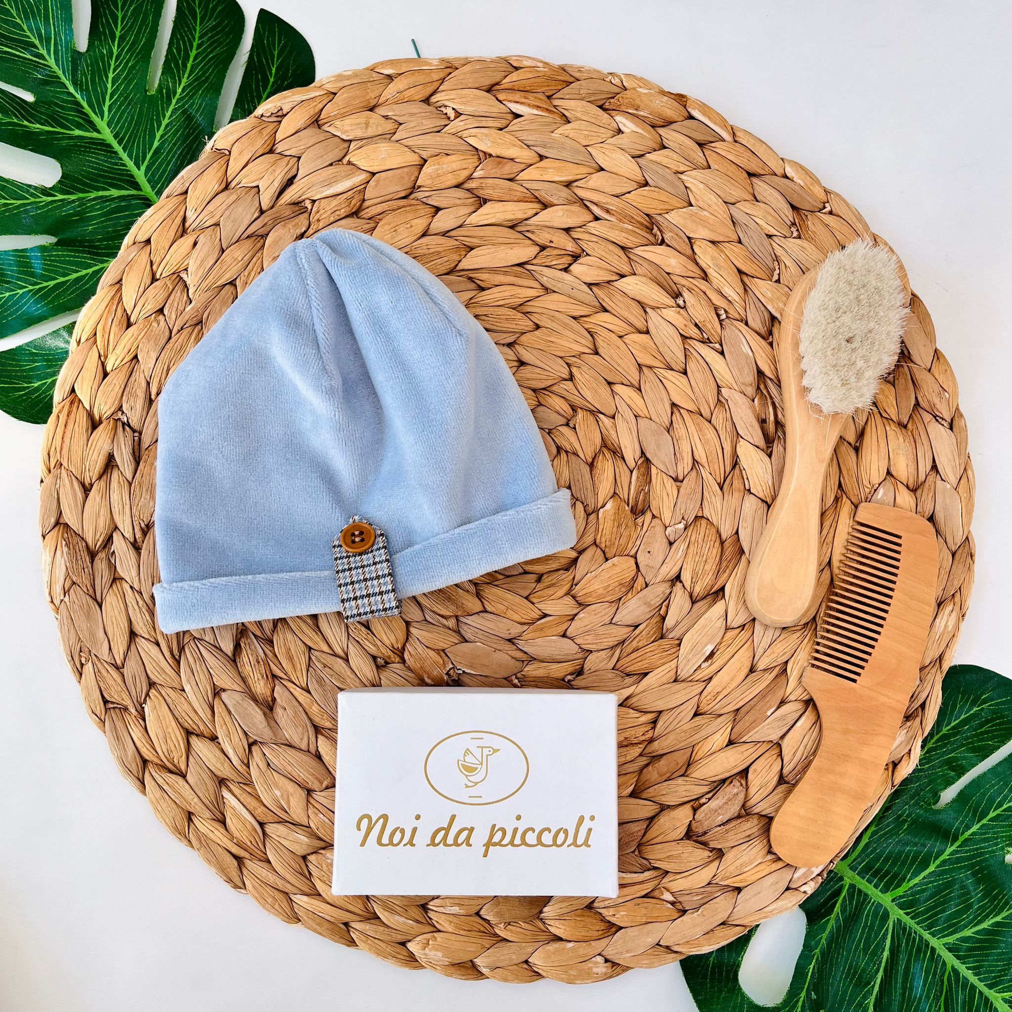 CAPPELLINO CON BOTTONCINO CINIGLIA POLVERE - Noi da piccoli