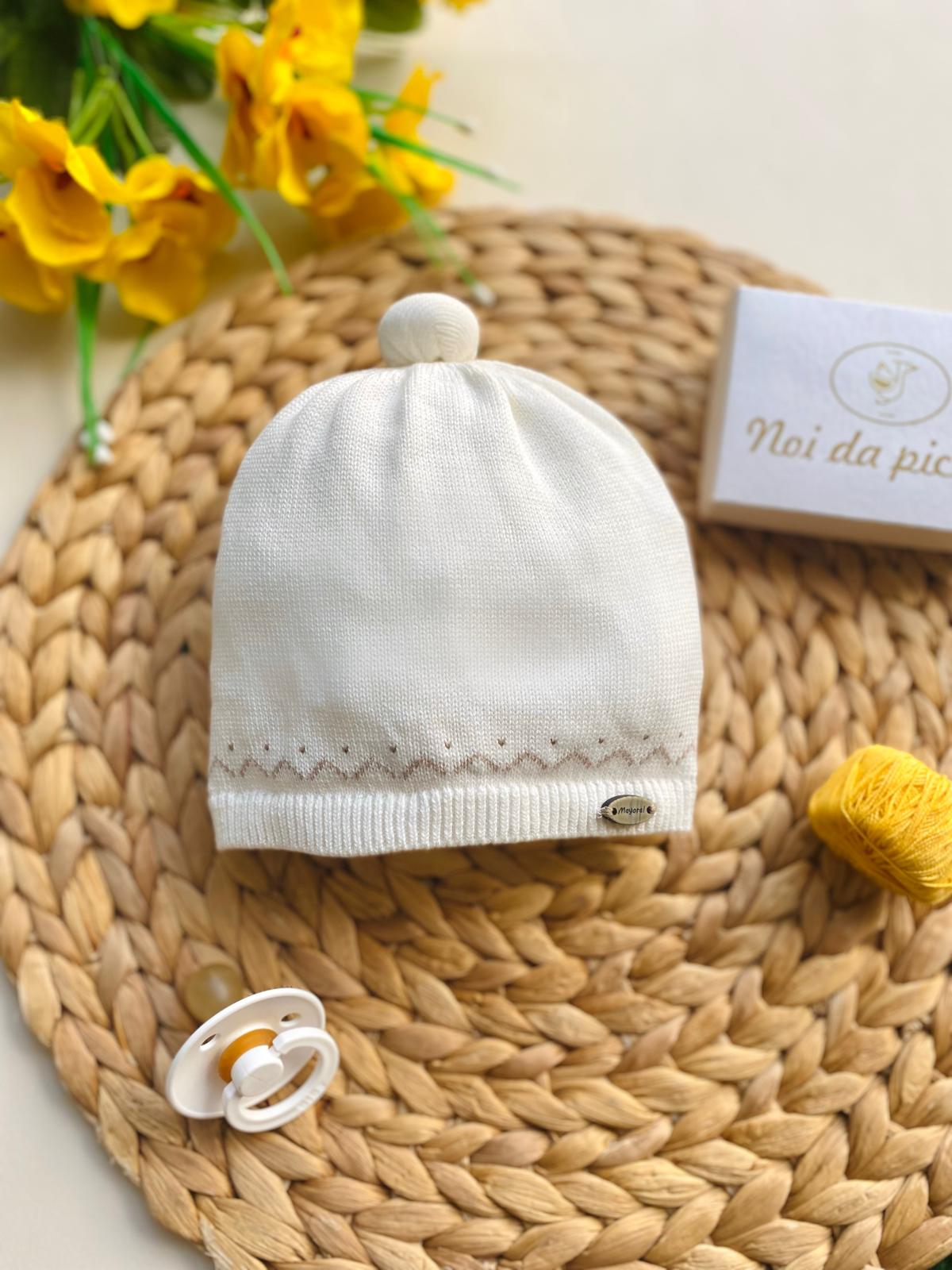 CAPPELLINO CON RICAMINI 100% ACRILICO CRUDO - Noi da piccoli